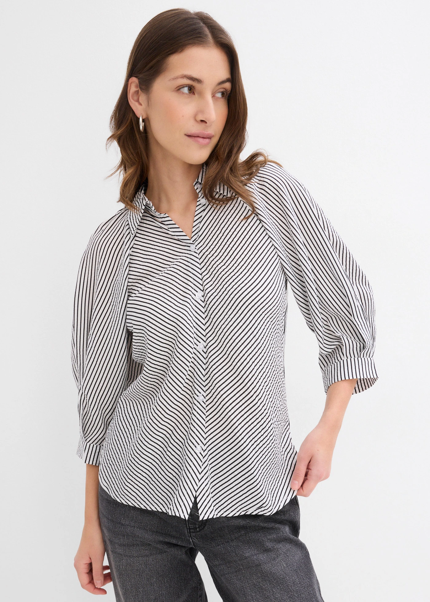 Halenka z jemné viskózové směsi • přírodně bílo-černé proužky • bonprix obchod