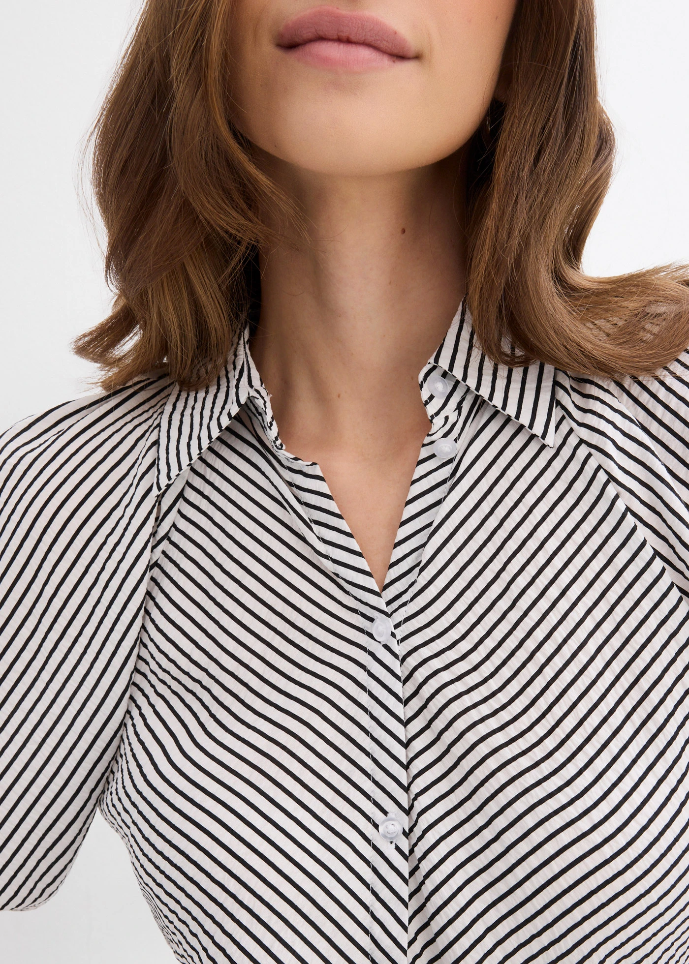 Halenka z jemné viskózové směsi • přírodně bílo-černé proužky • bonprix obchod