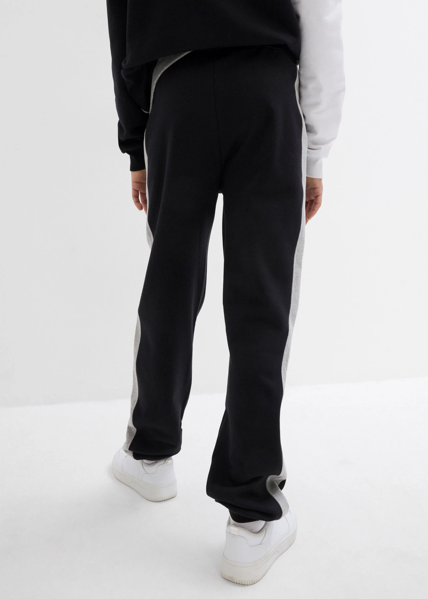 Pantaloni sport din bumbac organic 100% • negru/gri deschis melanj • magazin bonprix