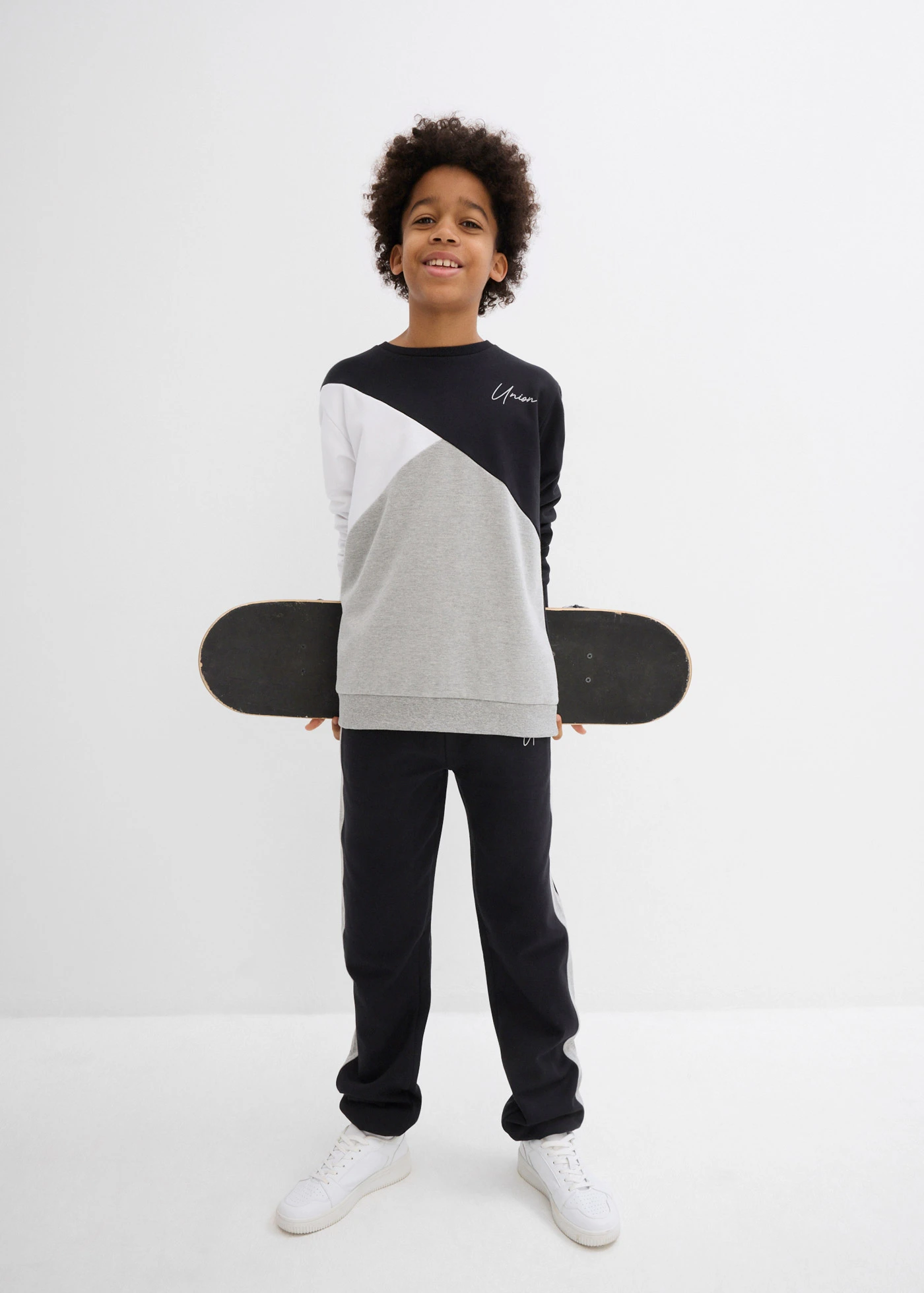 Sweat Loose • noir-blanc-gris clair chiné • Boutique bonprix