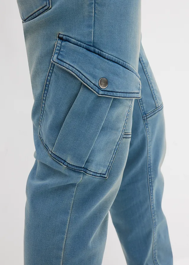Jean jogger droit avec poches cargo, regular • denim bleu clair/beige • product-page.page-title-suffix