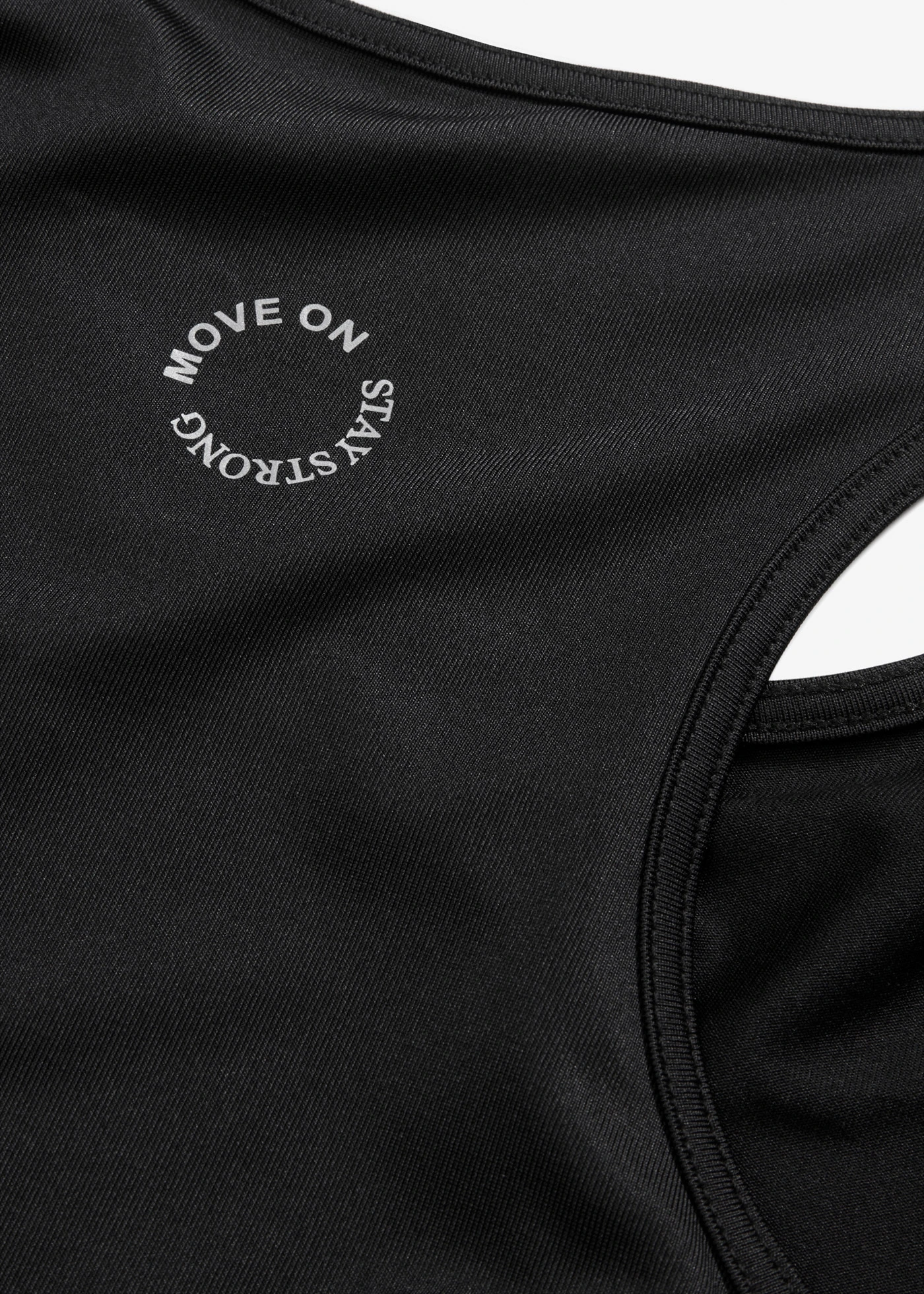 Sport top csinos hátmegoldással, gyorsan szárad • fekete • bonprix áruház