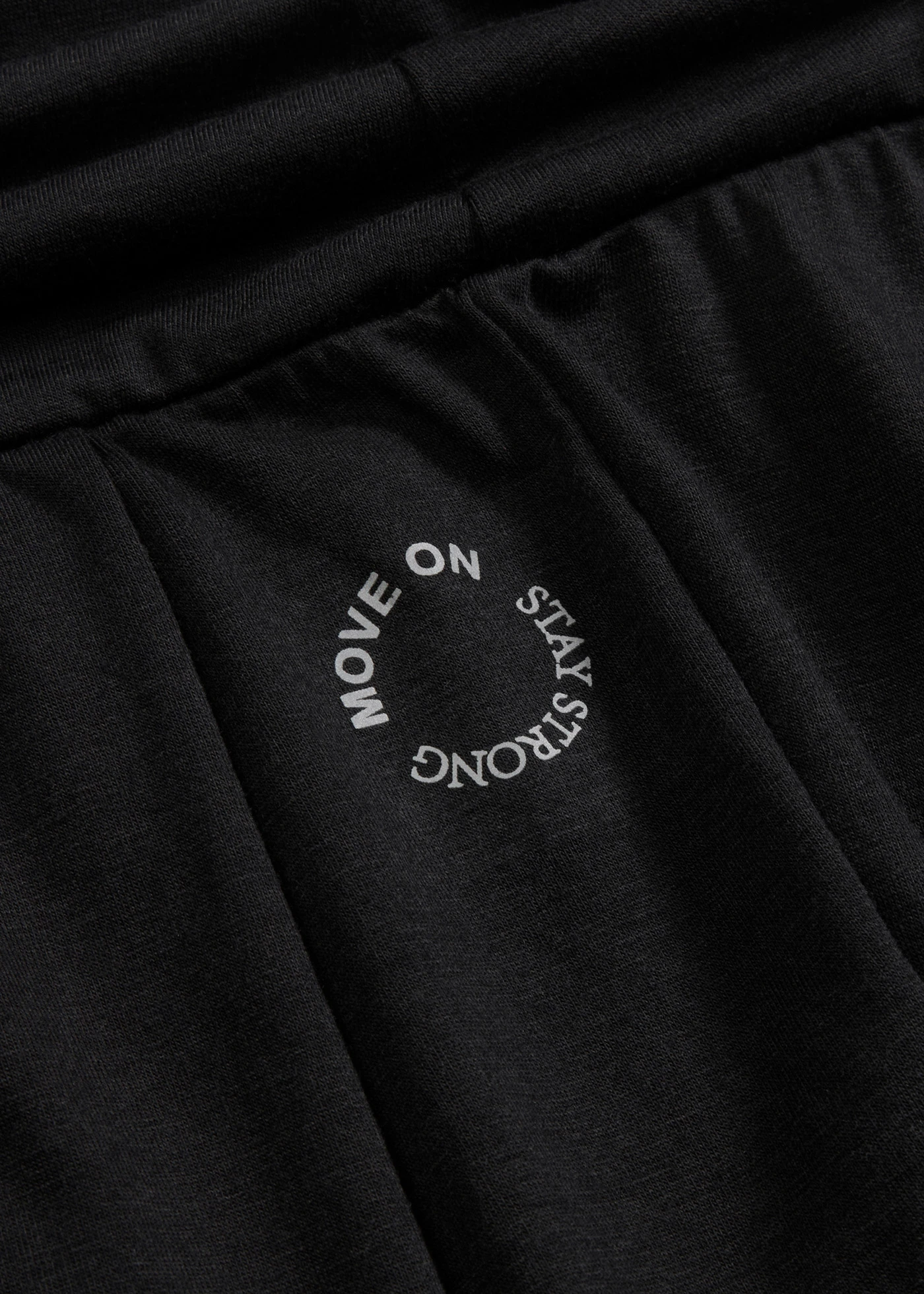 Wijde sportbroek met omklapbare tailleband • zwart • bonprix online shop