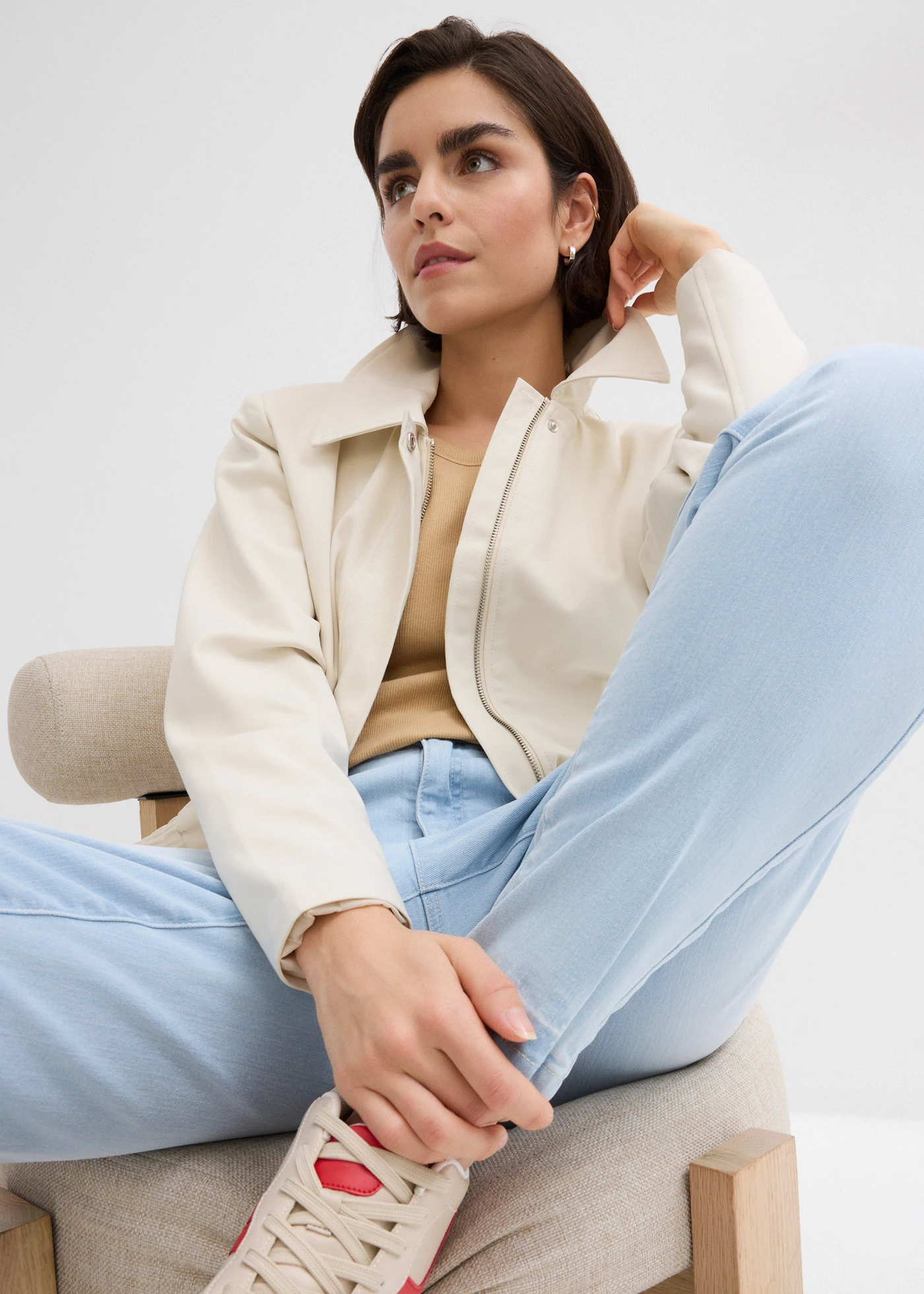 Mom jeans high rise, cropped • ijsblauw denim used • bonprix online shop