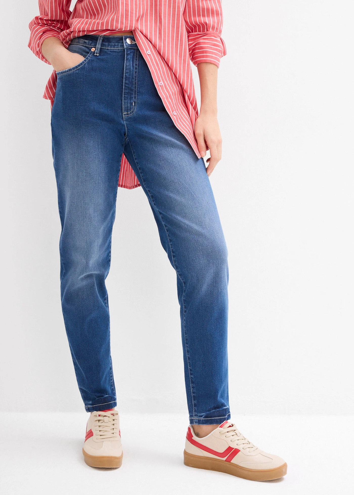 Blugi mom cu talie înaltă, cropped • albastru mediu denim uzat • magazin bonprix
