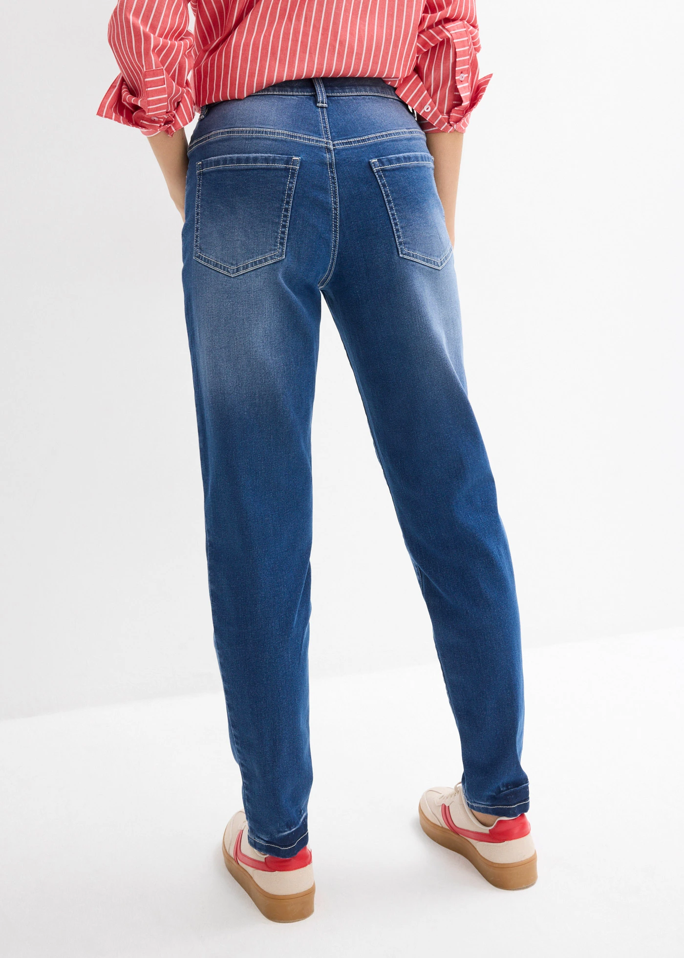 Blugi mom cu talie înaltă, cropped • albastru mediu denim uzat • magazin bonprix