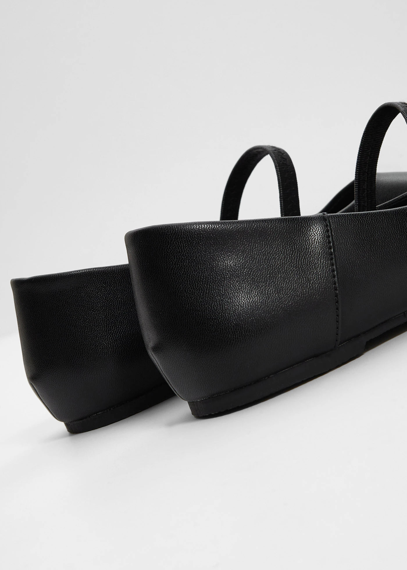 Baleriny z elastycznym paskiem • czarny • sklep bonprix