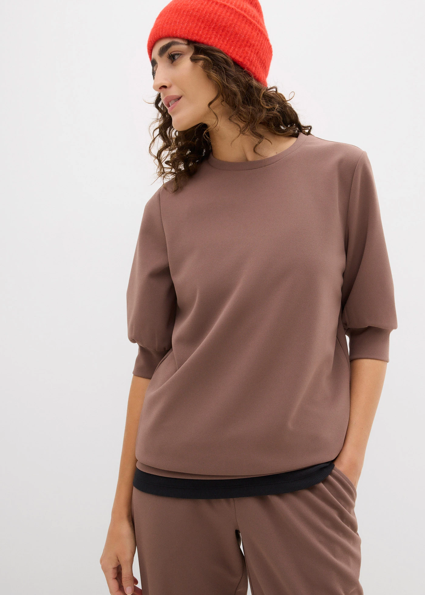 T-shirt ample en matière néoprène • marron moyen • Boutique bonprix