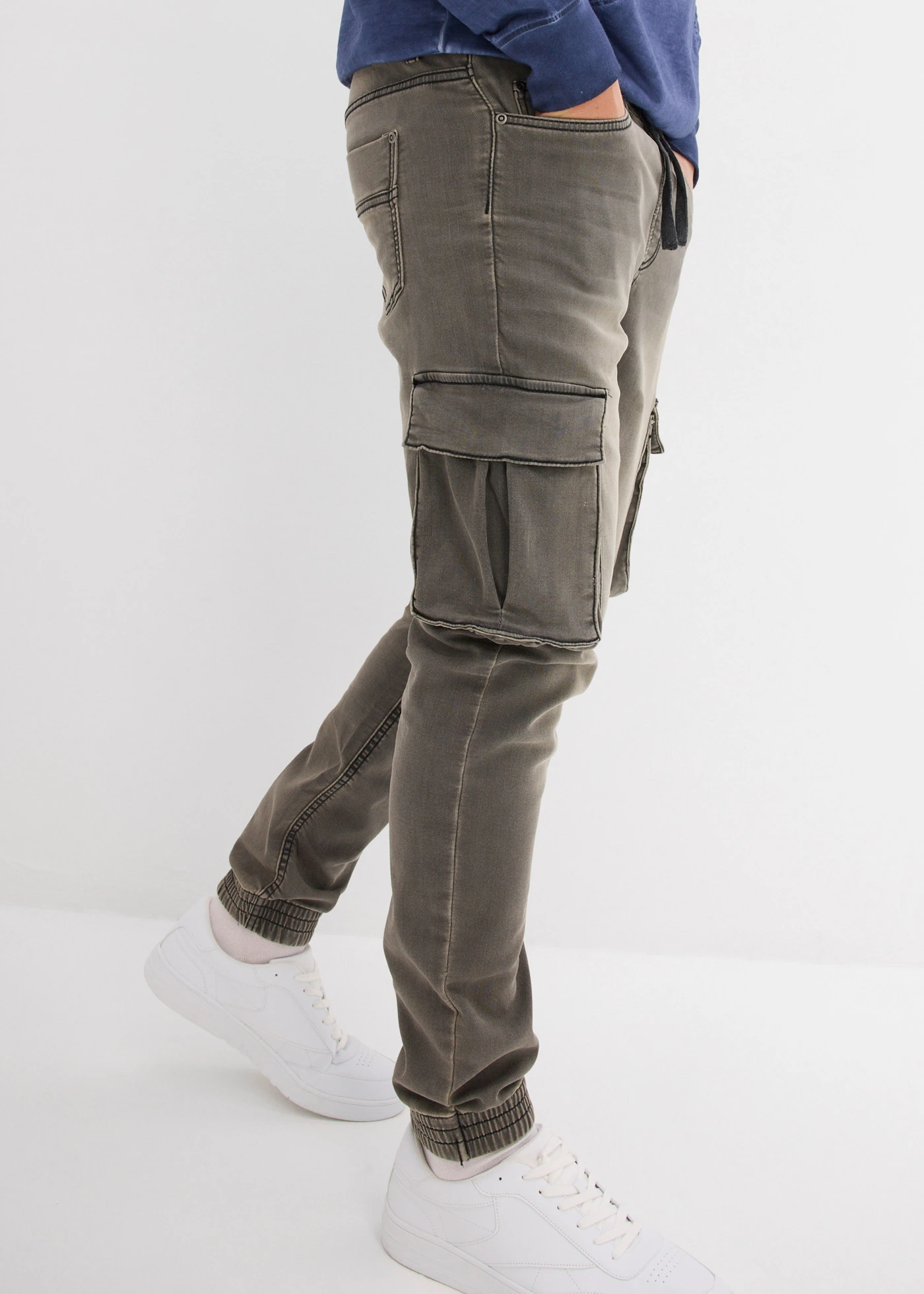 Slim fit cargo jogging jeans met elastische tailleband, straight • lichtgrijs denim-bruin • bonprix online shop