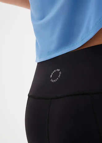 Komfort capri sport legging mobiltelefonos zsebbel, gyorsan szárad • fekete • bonprix áruház