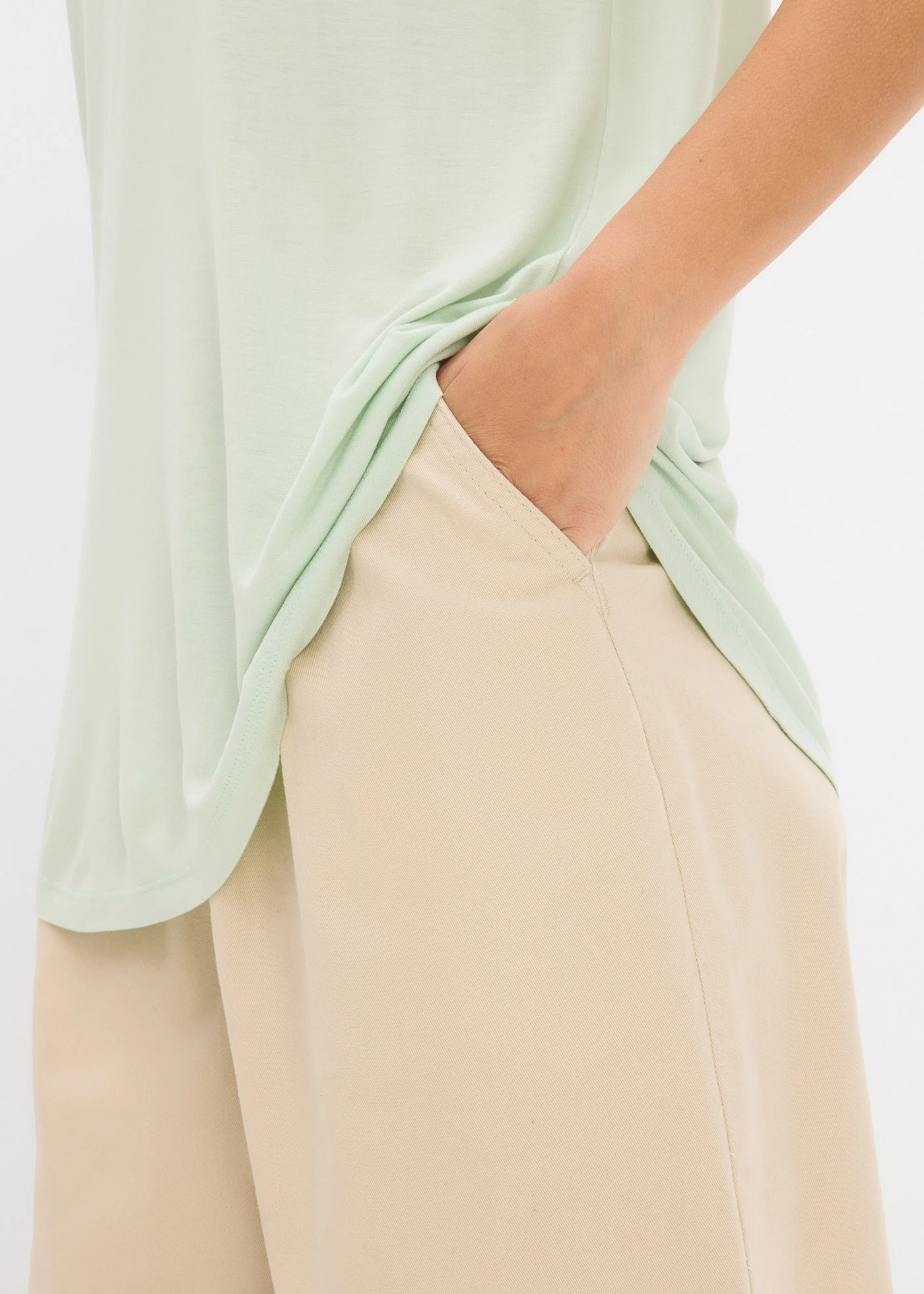 Longshirt van zachte viscose • lichtrietgroen • bonprix online shop