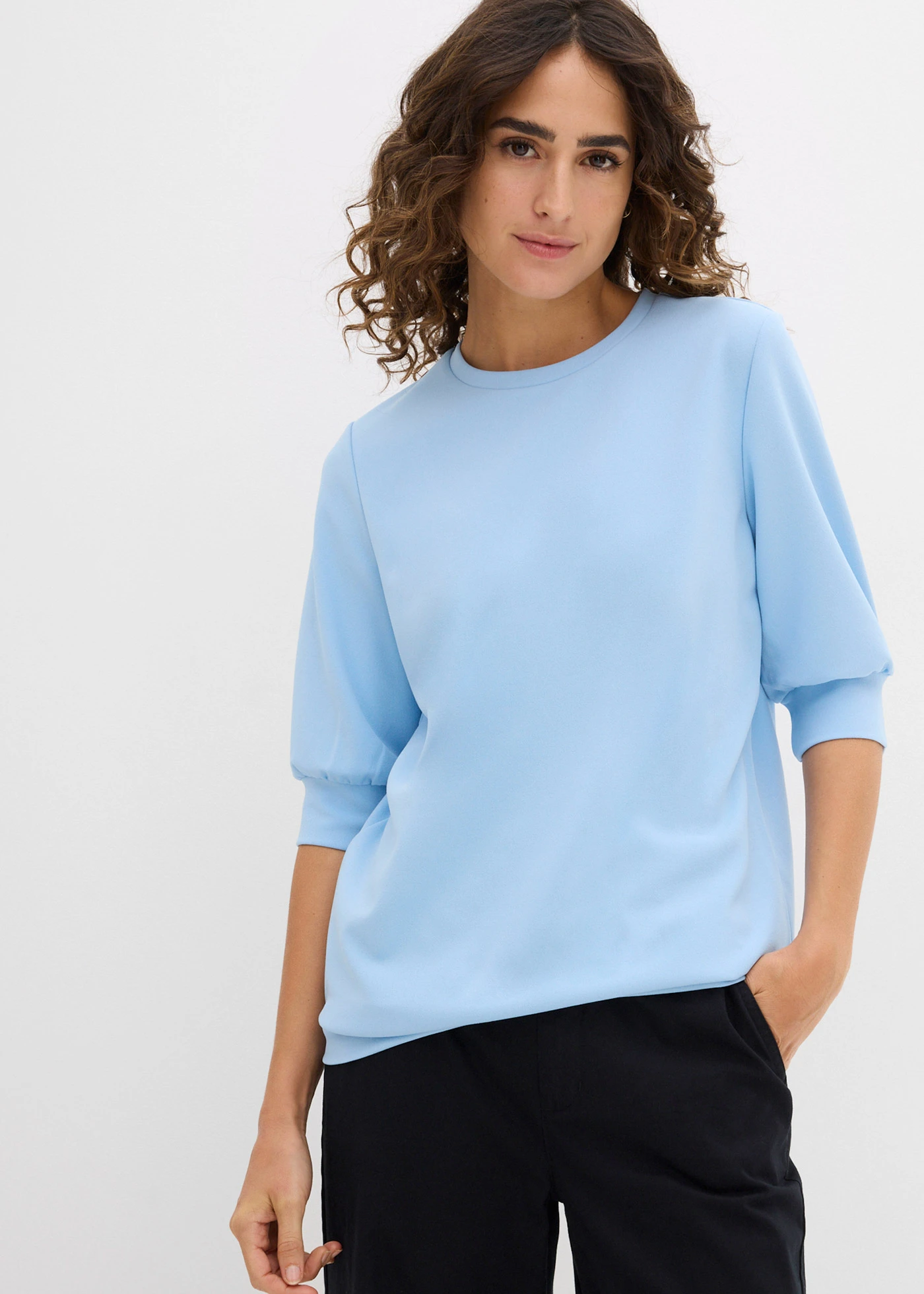 Bluză casual largă din material scuba • bleu • magazin bonprix