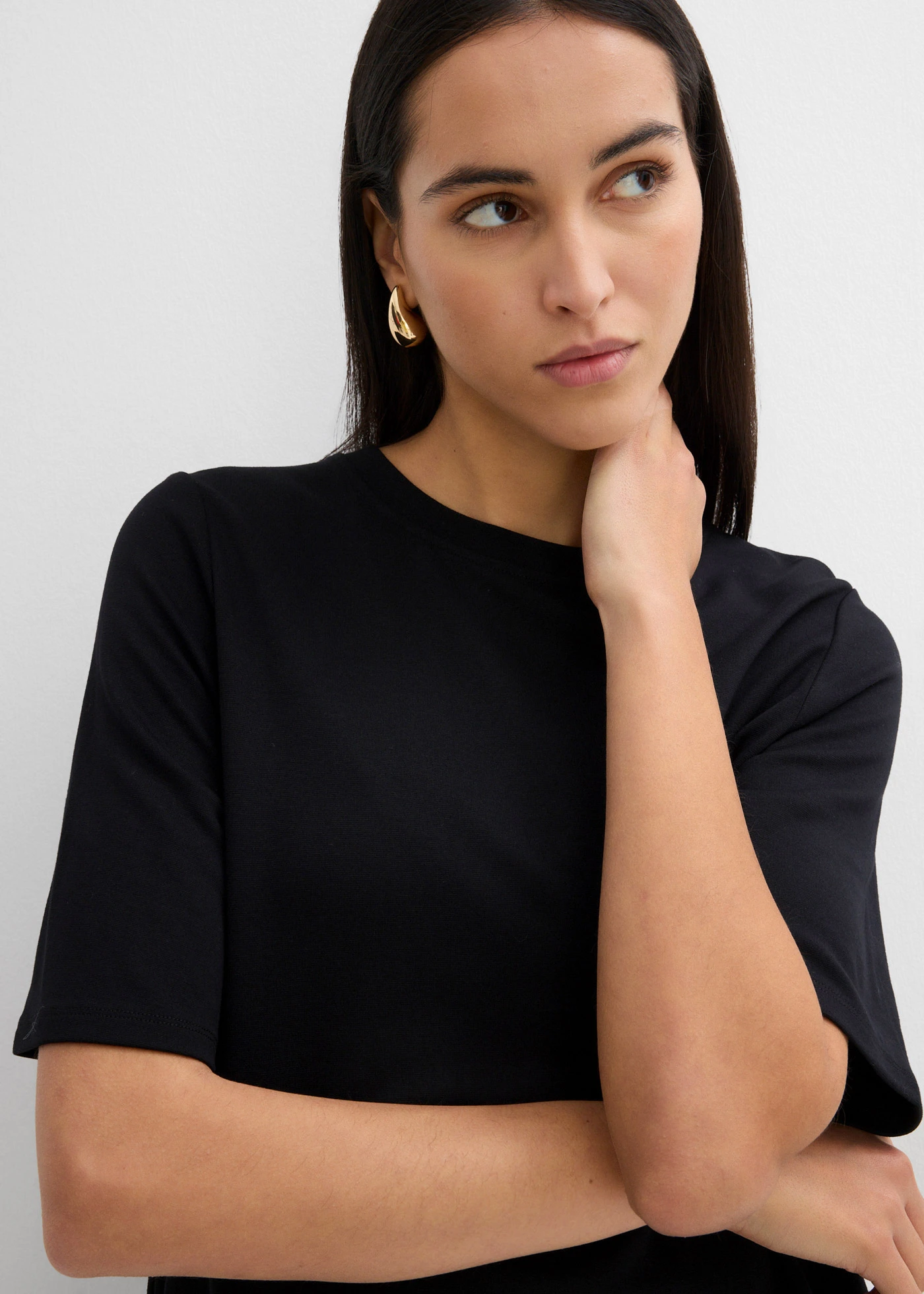 Sukienka T-shirtowa o trapezowym kroju z mieszanki wiskozy • czarny • sklep bonprix