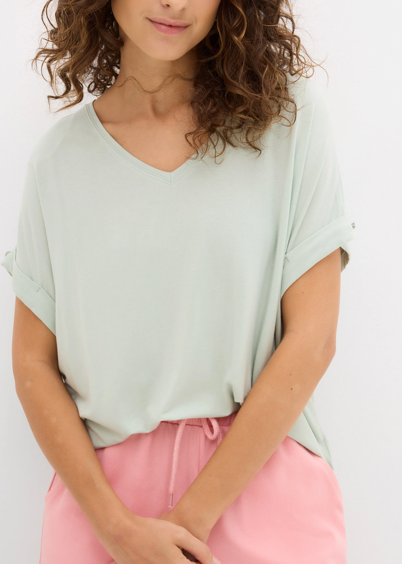 T-shirt en viscose fluide • roseau clair • Boutique bonprix
