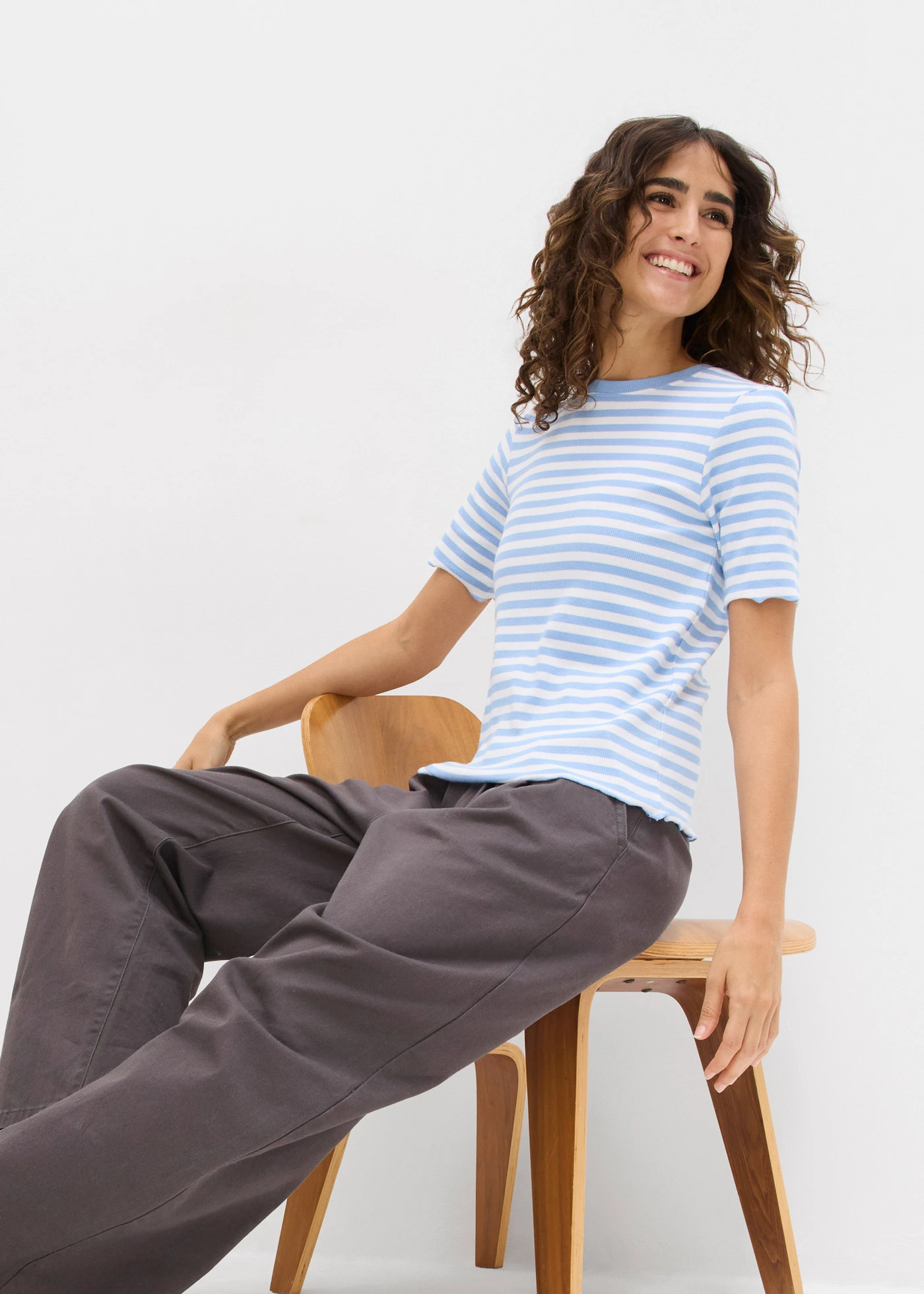 Geribd shirt shirt met korte mouwen • lichtblauw-wit gestreept • bonprix online shop