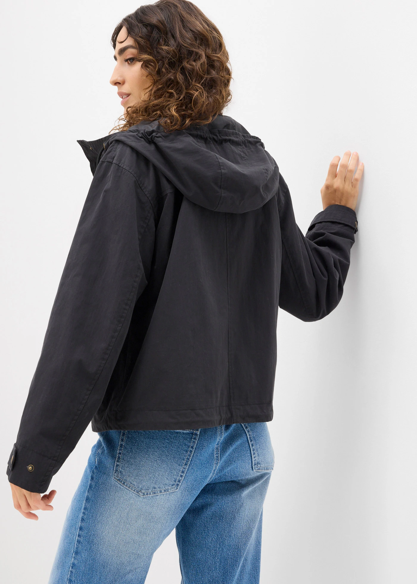 Veste mi-saison à capuche • noir • Boutique bonprix