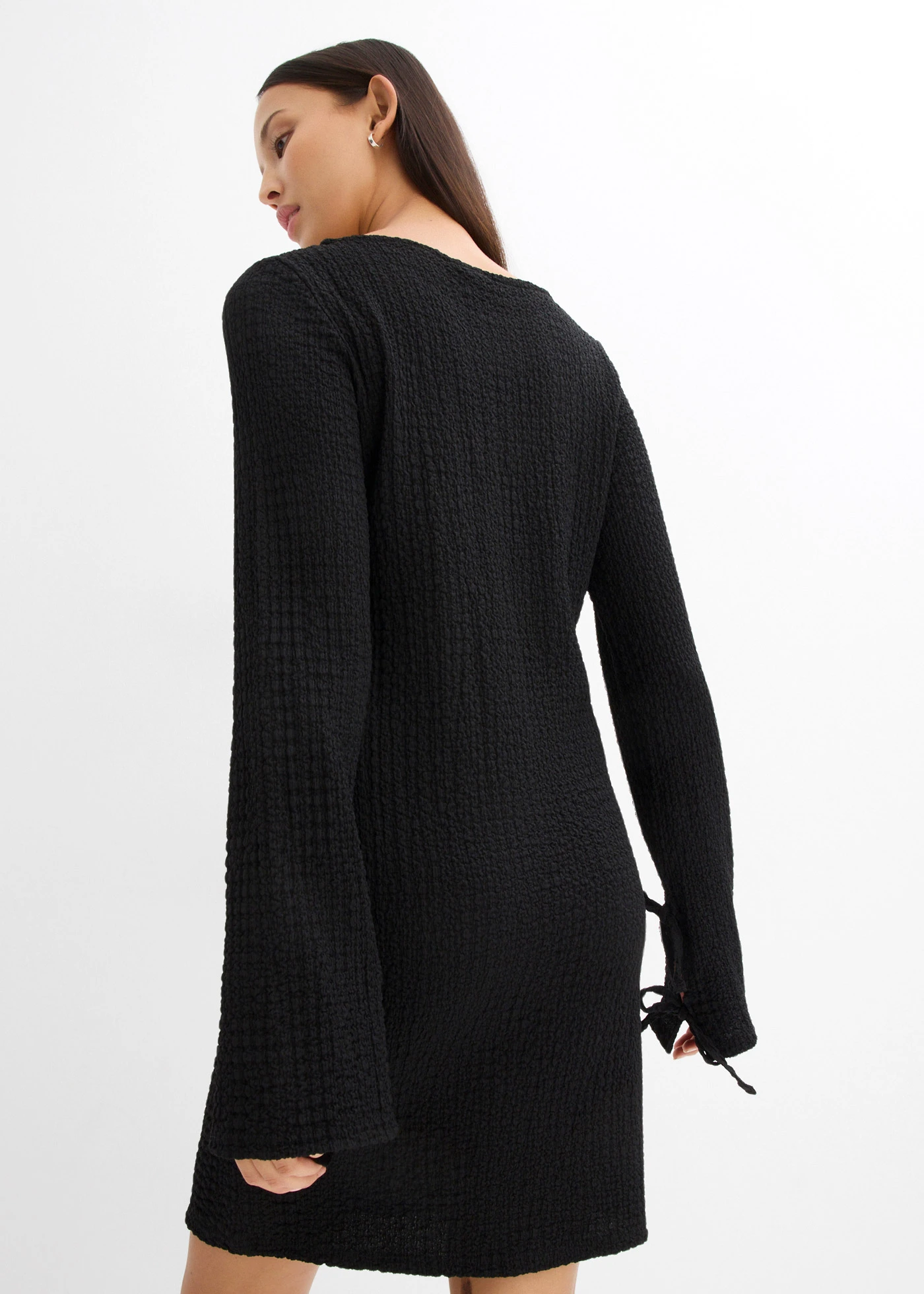 Mini jurk van gestructureerde crêpe • zwart • bonprix online shop