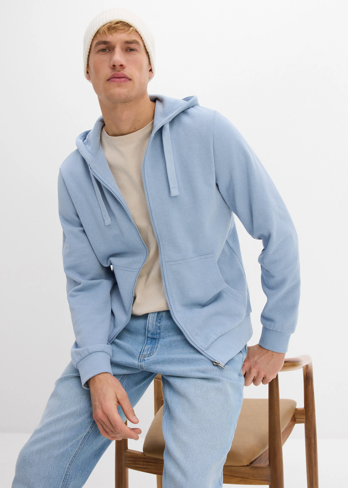 Bluza z kapturem zapinana na zamek • jasnoniebieski • sklep bonprix