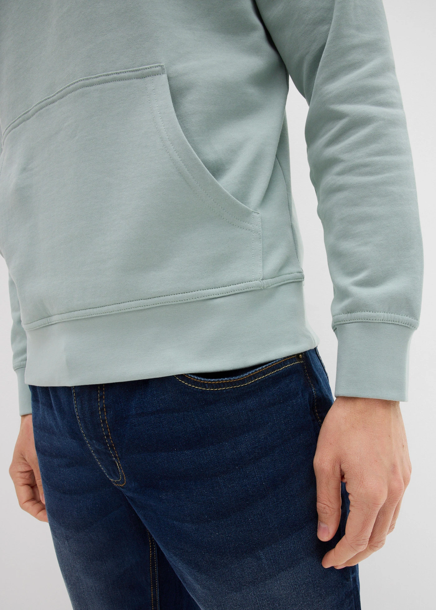 Bawełniana bluza z kapturem • szarozielony • sklep bonprix