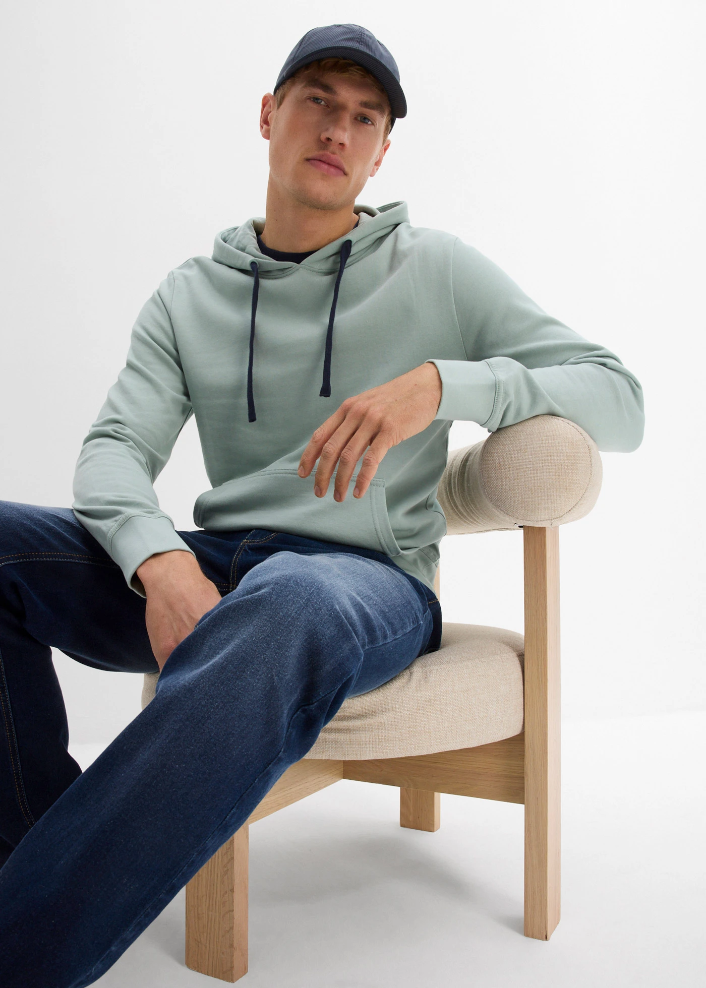 Sweat à capuche 100% coton • gris vert • Boutique bonprix