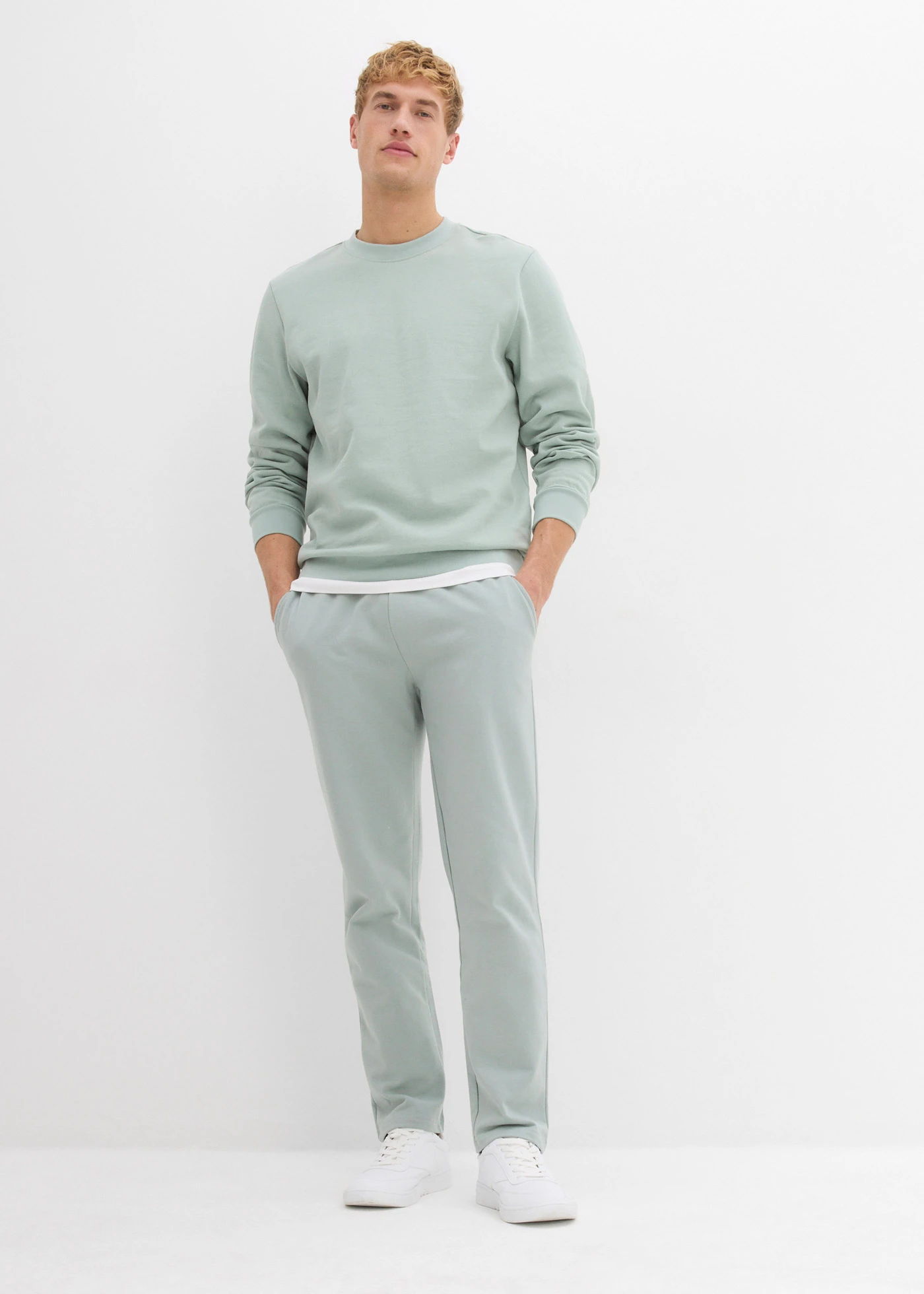 Pantalon de jogging regular • gris vert • Boutique bonprix