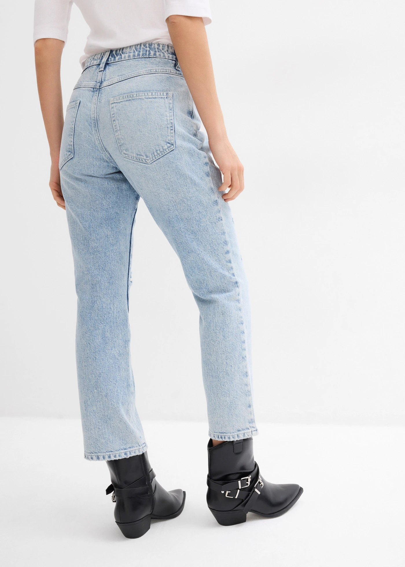 Straight jeans, mid waist, cropped • ijsblauw denim used • bonprix online shop