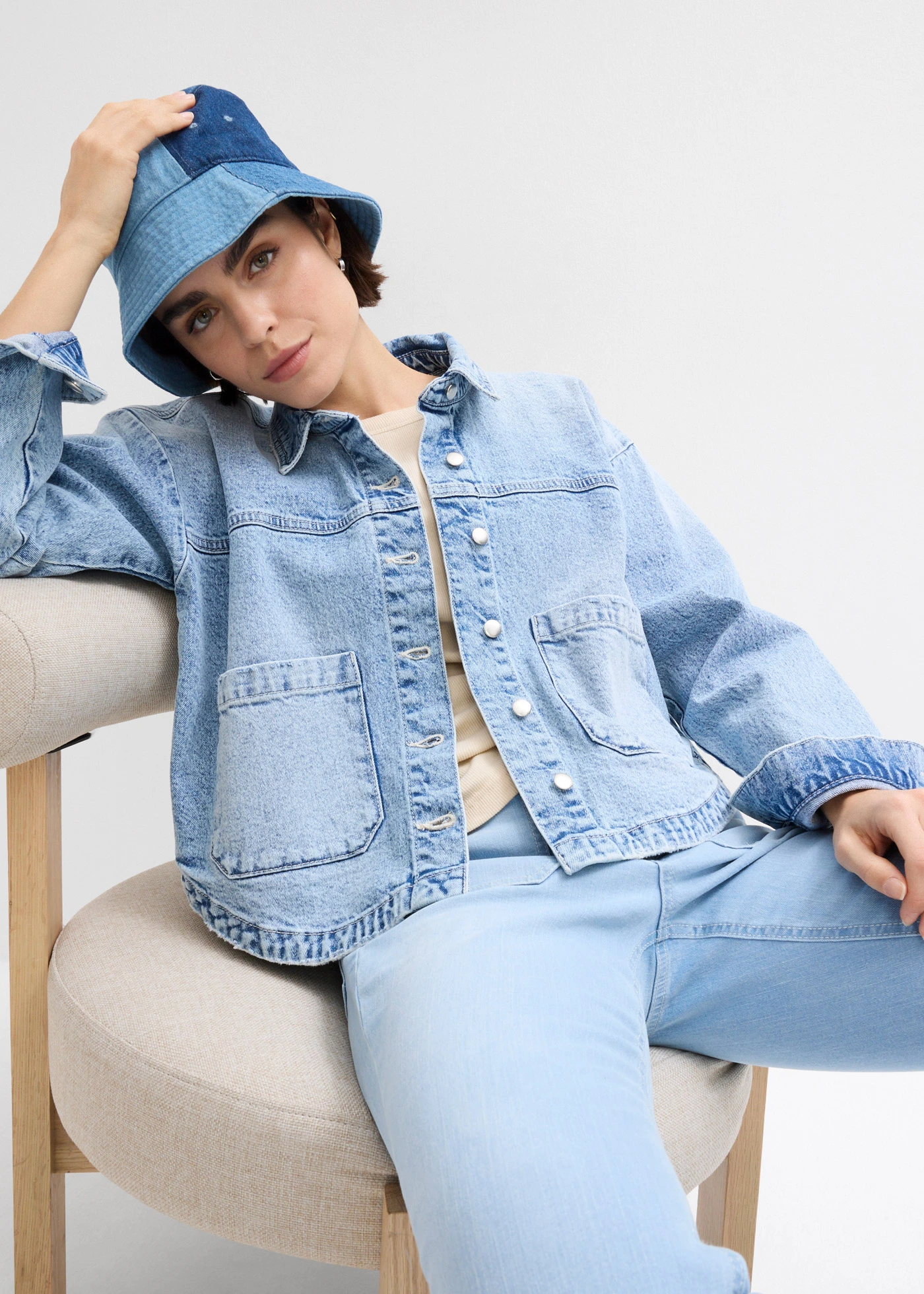 Geacă de blugi denim, în stil „shaket” • bleu denim uzat • magazin bonprix