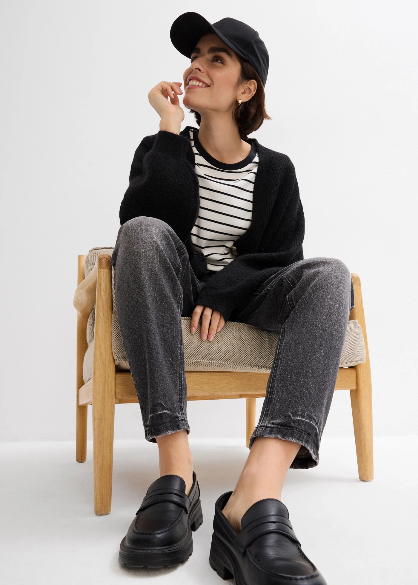 Mom-farmer, High Waist, Low sztreccs, rövidített • fekete denim, használt hatású • bonprix áruház