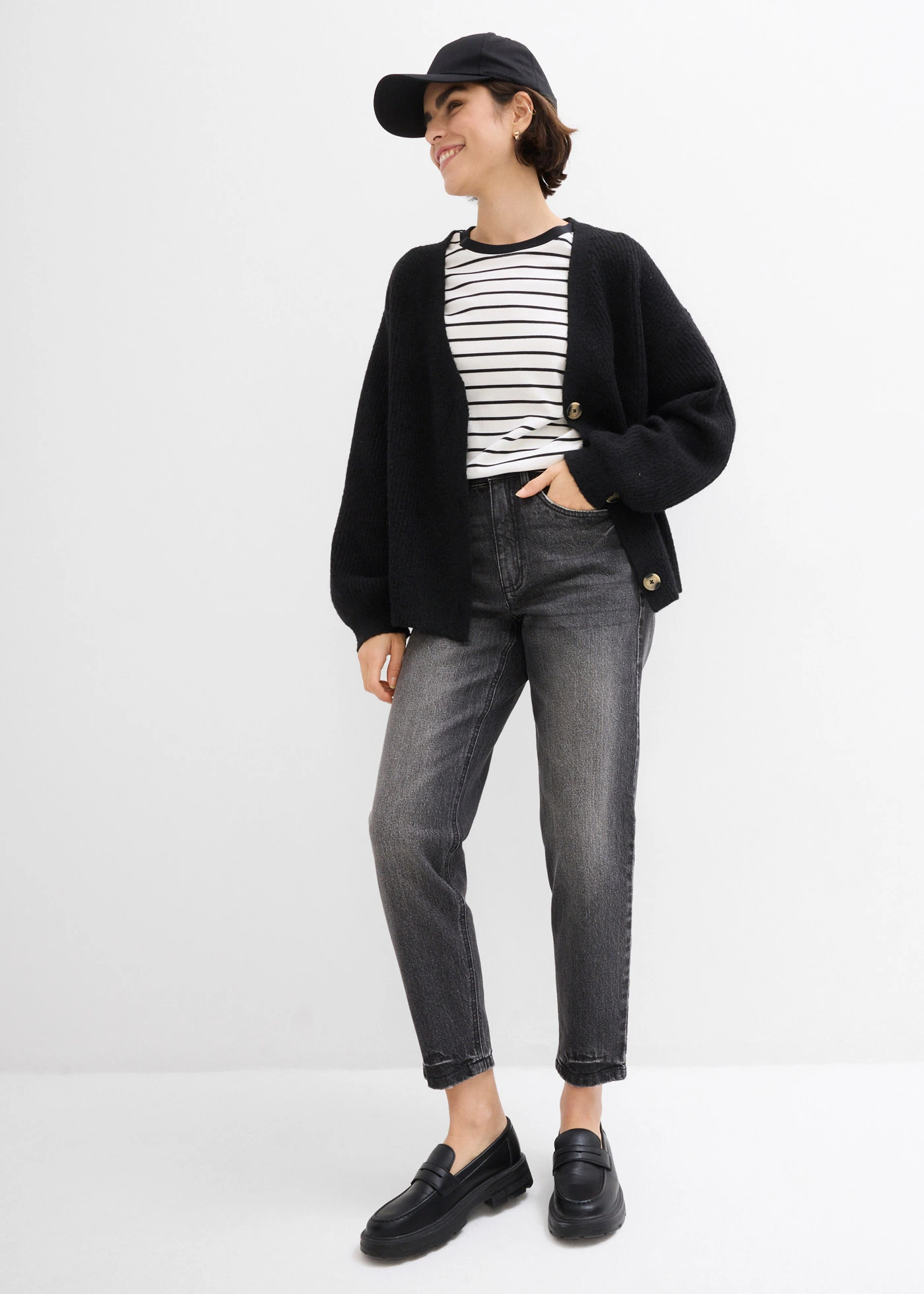 Blugi mom cu talie înaltă, low stretch, cropped • negru denim uzat • magazin bonprix