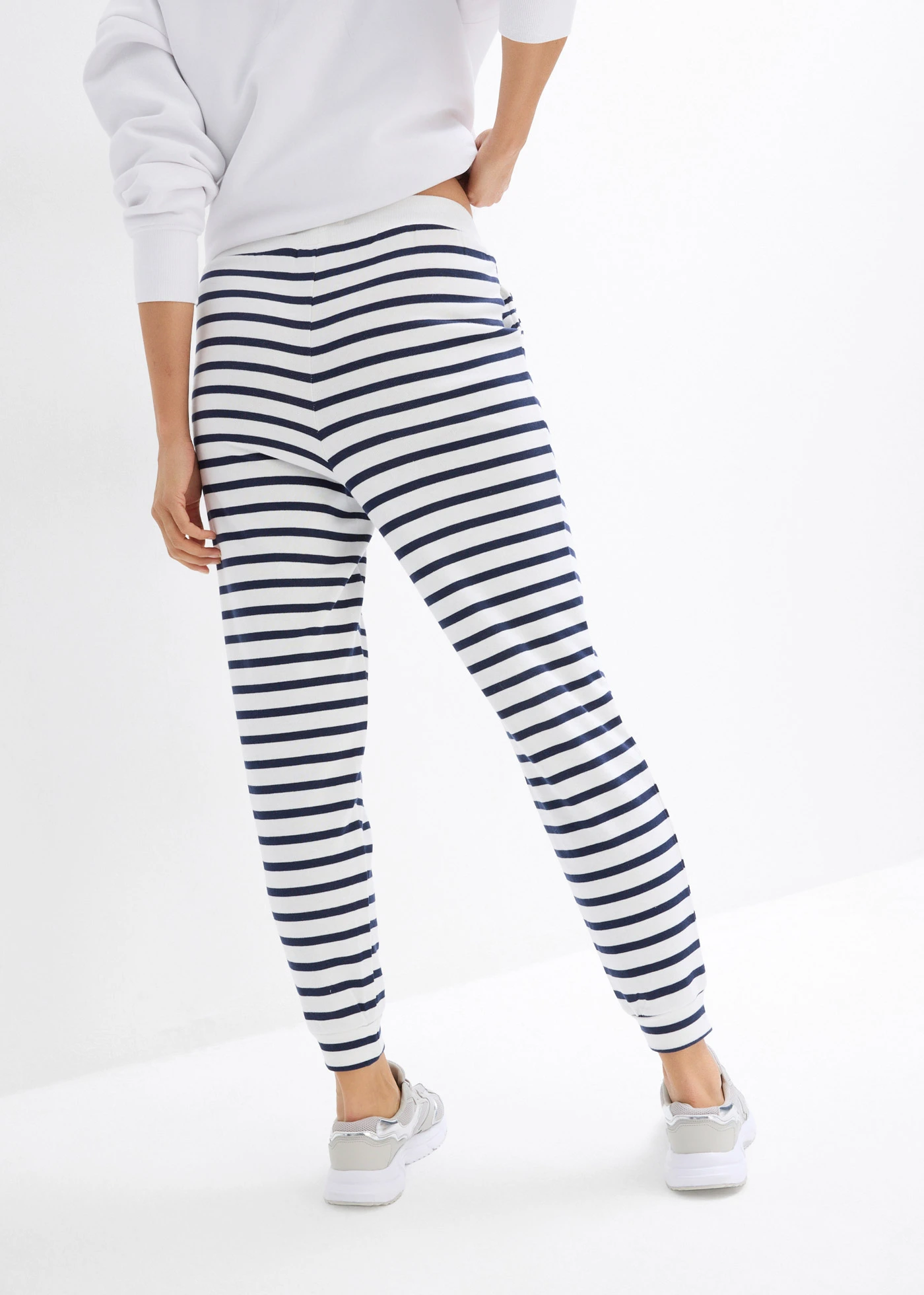 Pantalon en molleton • écru-bleu foncé rayé • Boutique bonprix