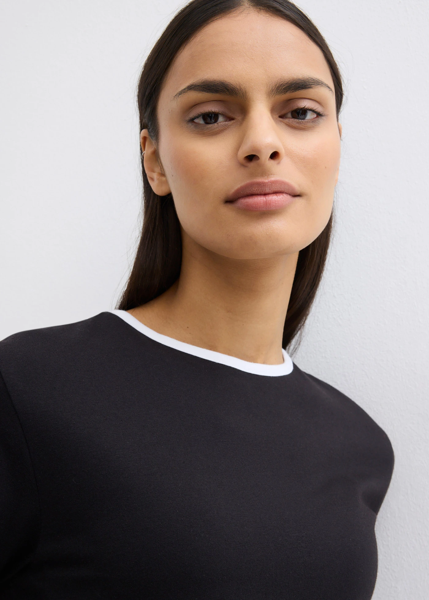 Tričko s kontrastním detailem • černá • bonprix obchod