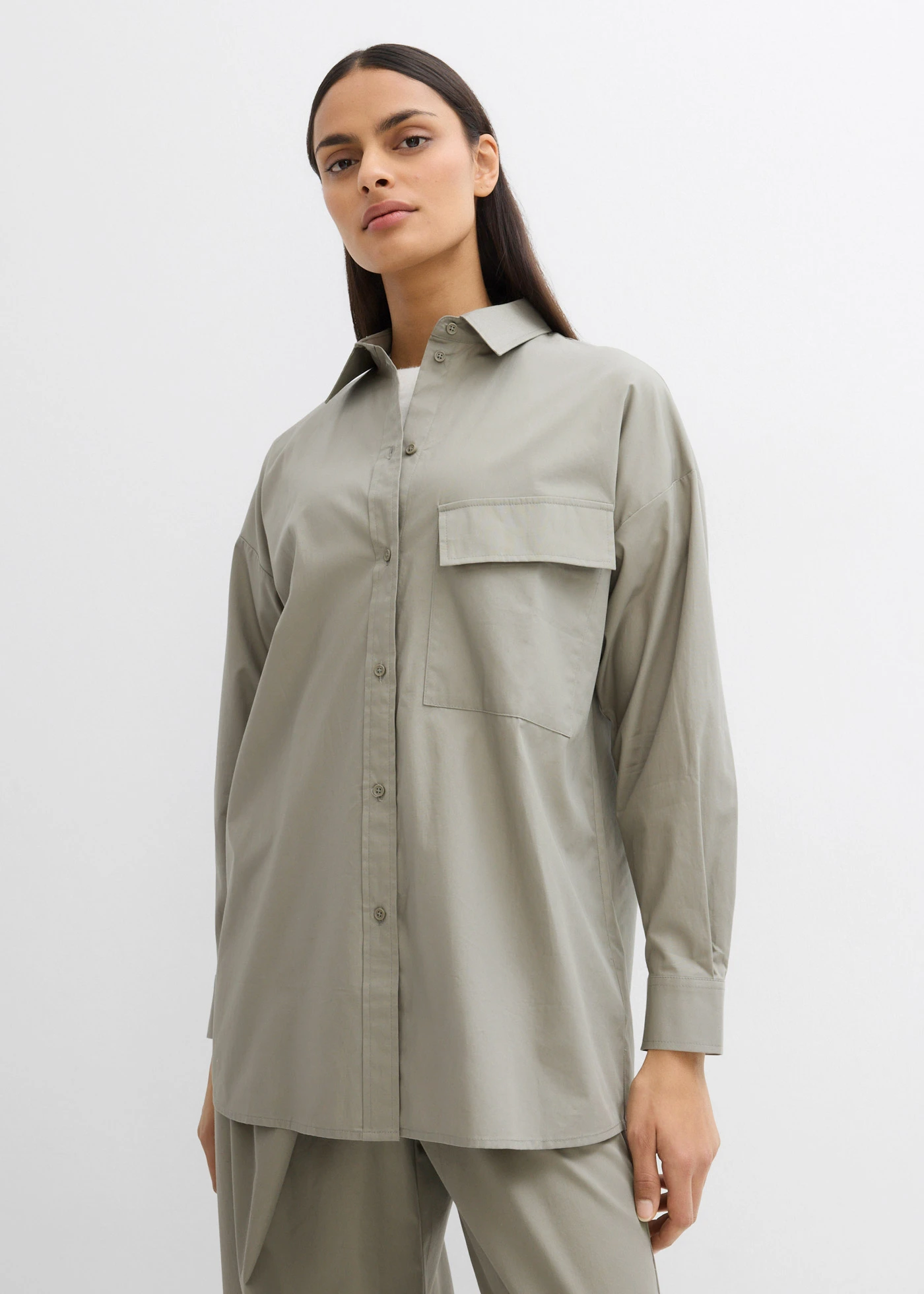 Lange blouse van katoen • rookolijfgroen • bonprix online shop