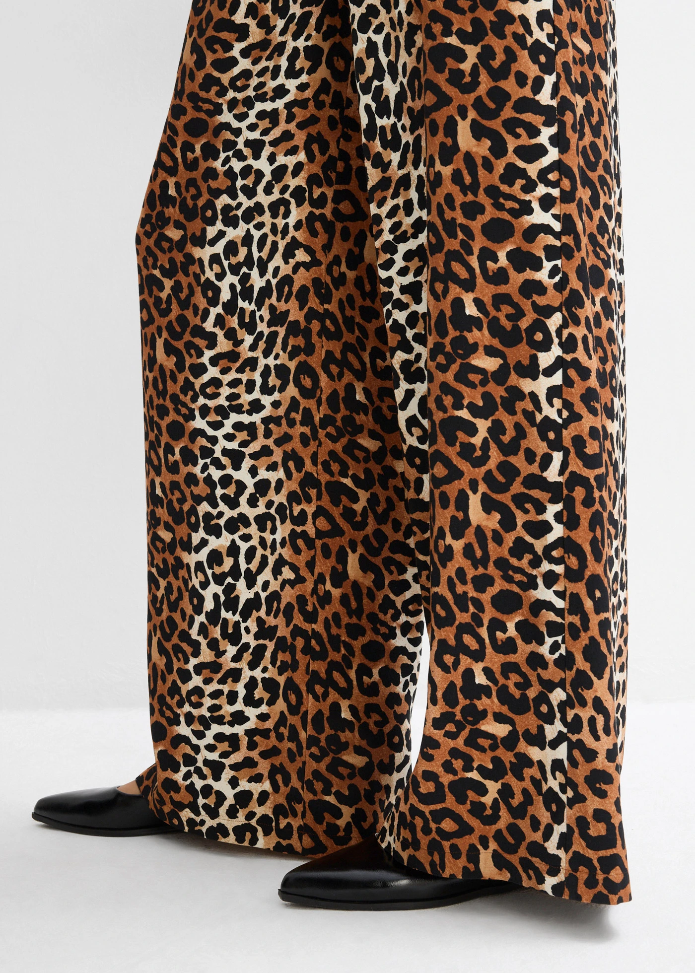 Palazzo broek van vloeiende viscosemix • ecru-zwart-donker cognac-bruin-camel luipaardprint • bonprix online shop