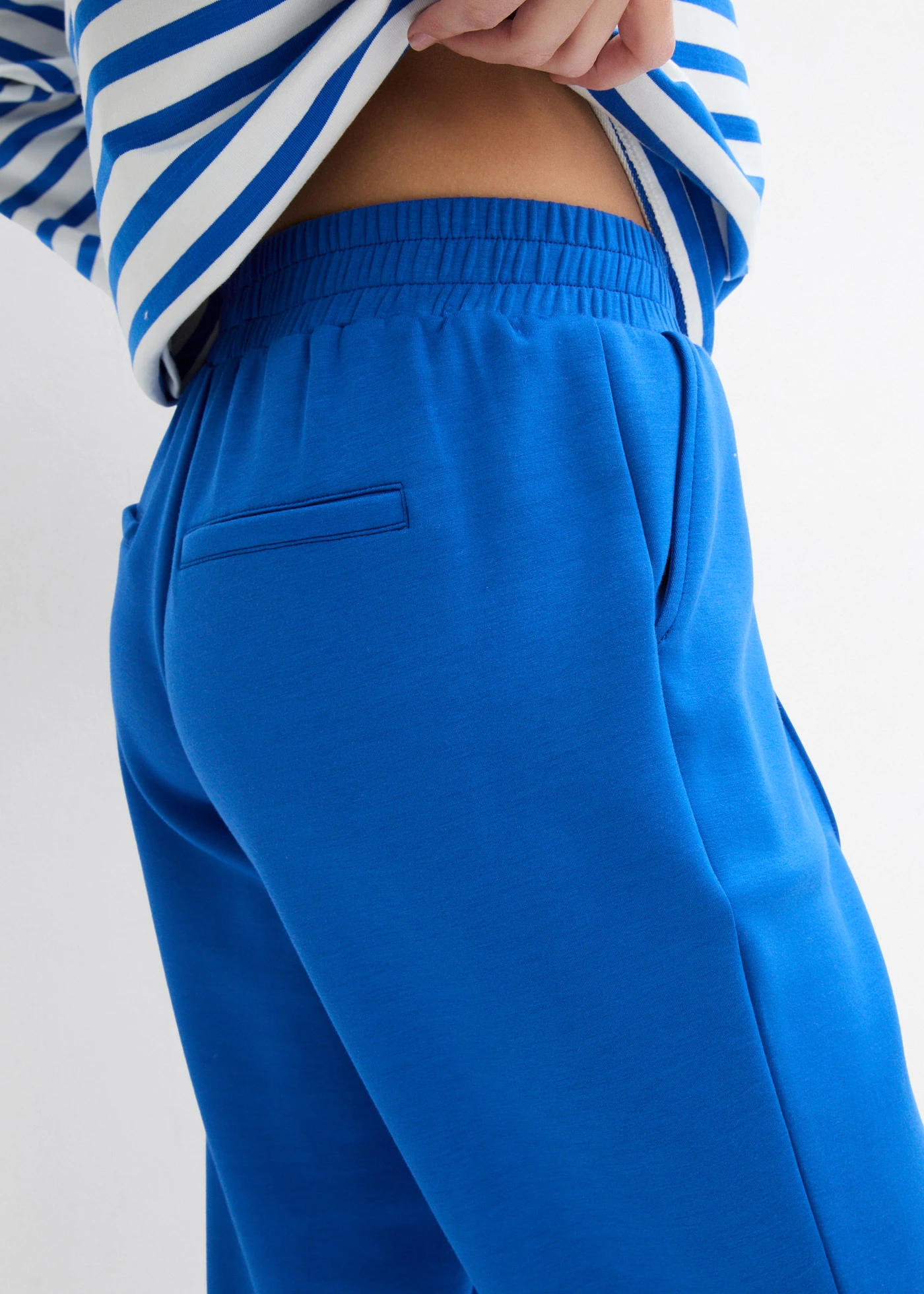 Pantalon de jogging en matière néoprène, taille élastiquée • bleu arctique • Boutique bonprix