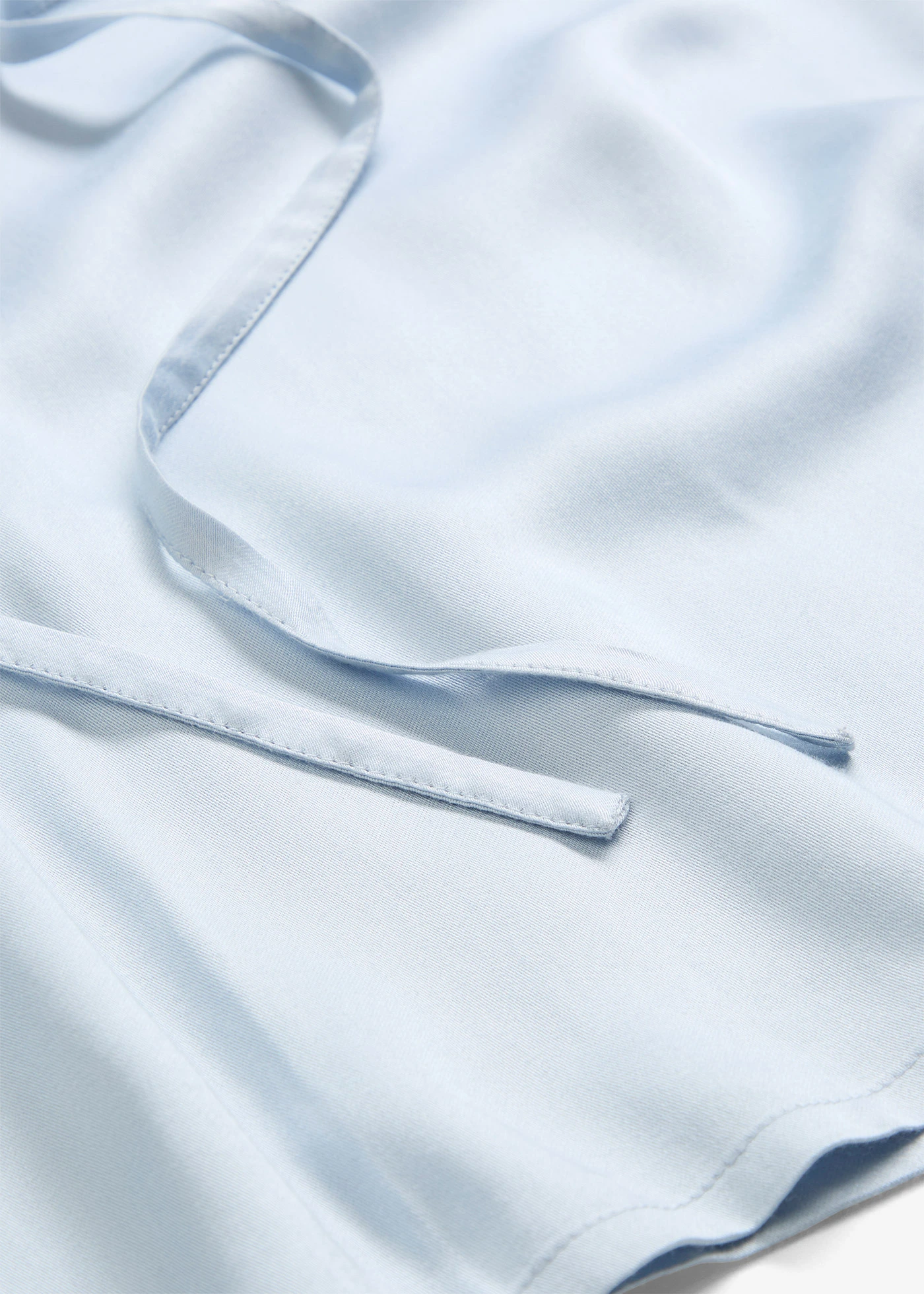 Blouse van soepelvallend satijn • zachtblauw • bonprix online shop