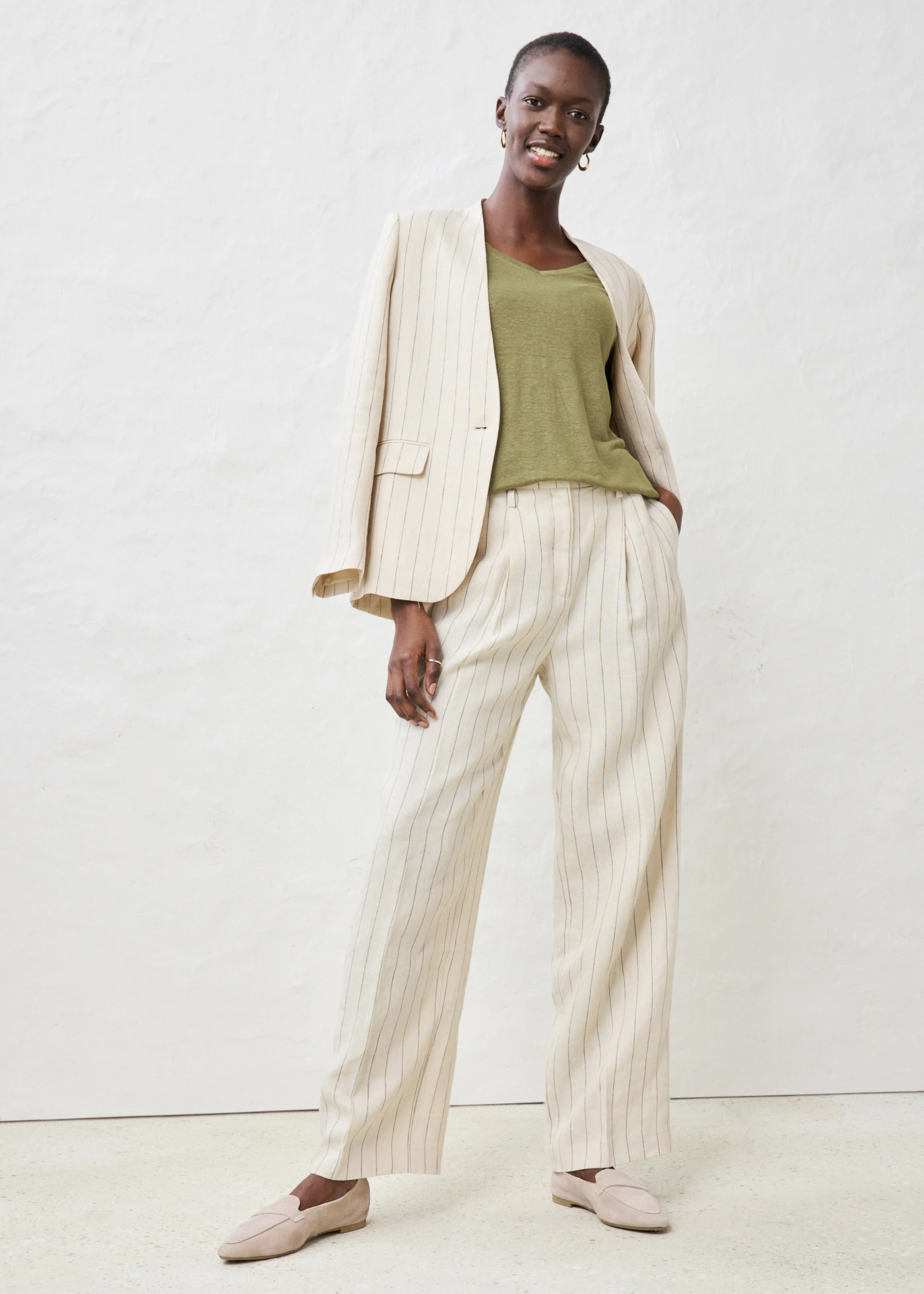 T-shirt en lin • olive • Boutique bonprix