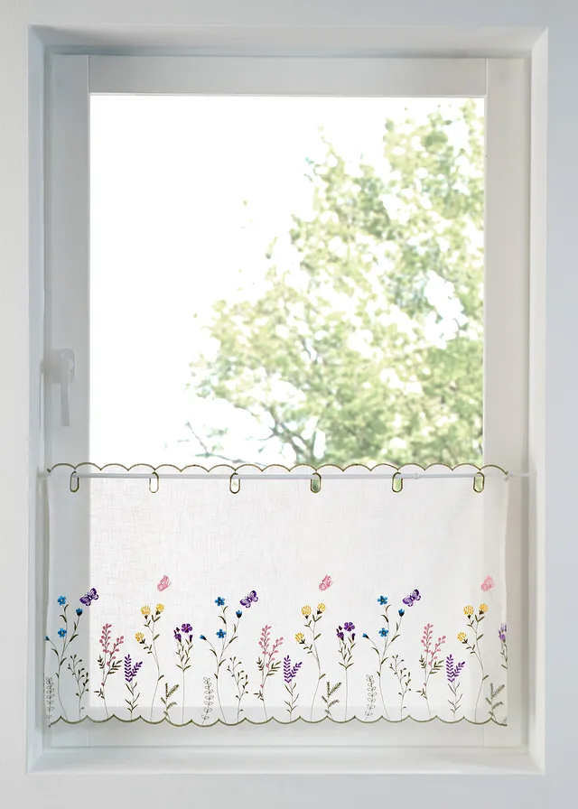 Vitrážková záclona s kvetovanou výšivkou