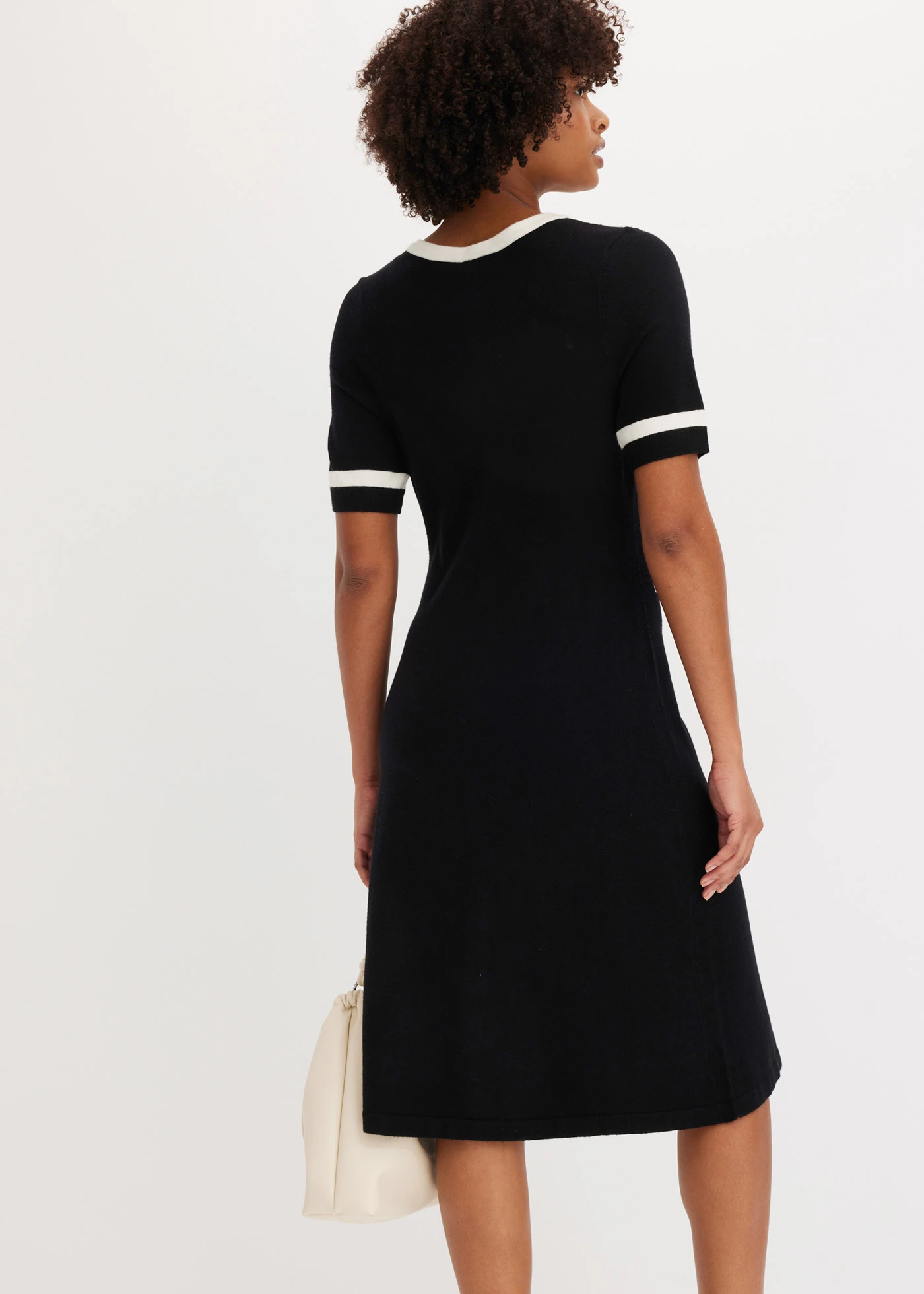 Robe en maille • noir-écru • Boutique bonprix