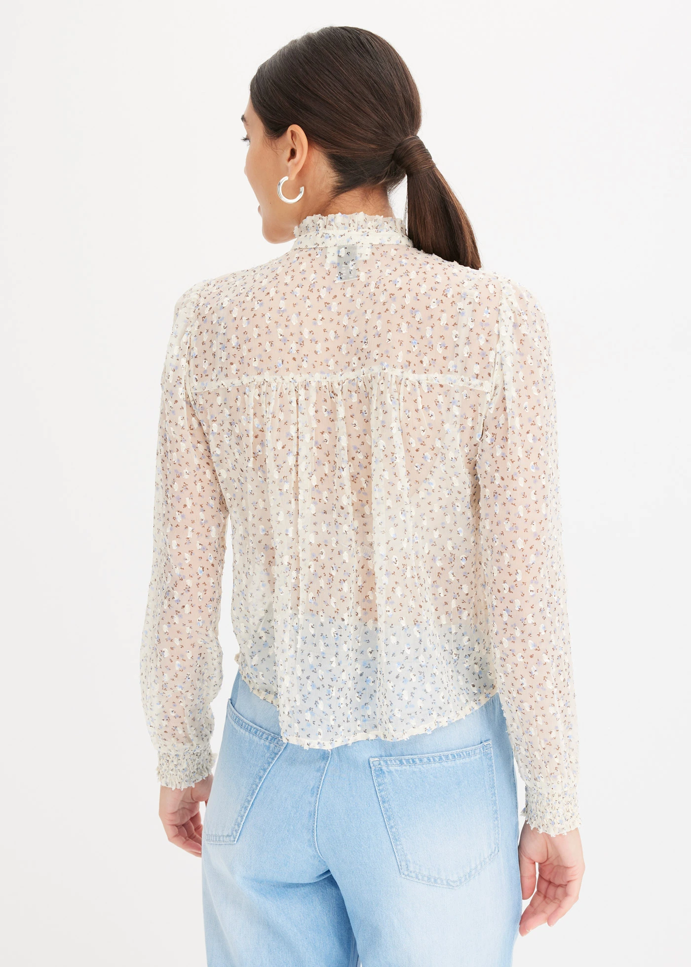 Blouse imprimée en crêpe avec volants • naturel-bleu clair • Boutique bonprix