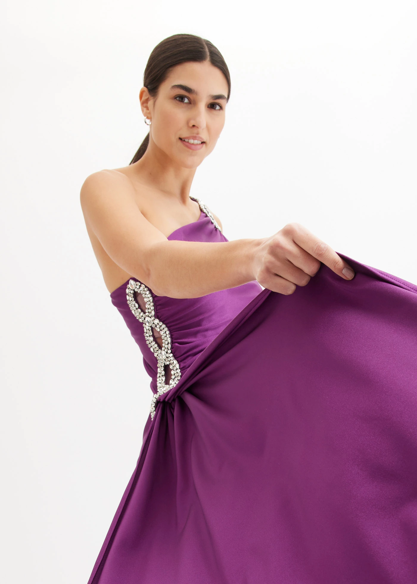 Maxi jurk met strass-applicatie en ruches • viooltjespaars • bonprix online shop