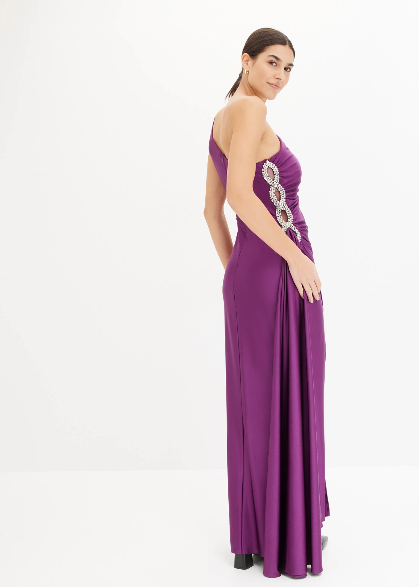 Maxi jurk met strass-applicatie en ruches • viooltjespaars • bonprix online shop