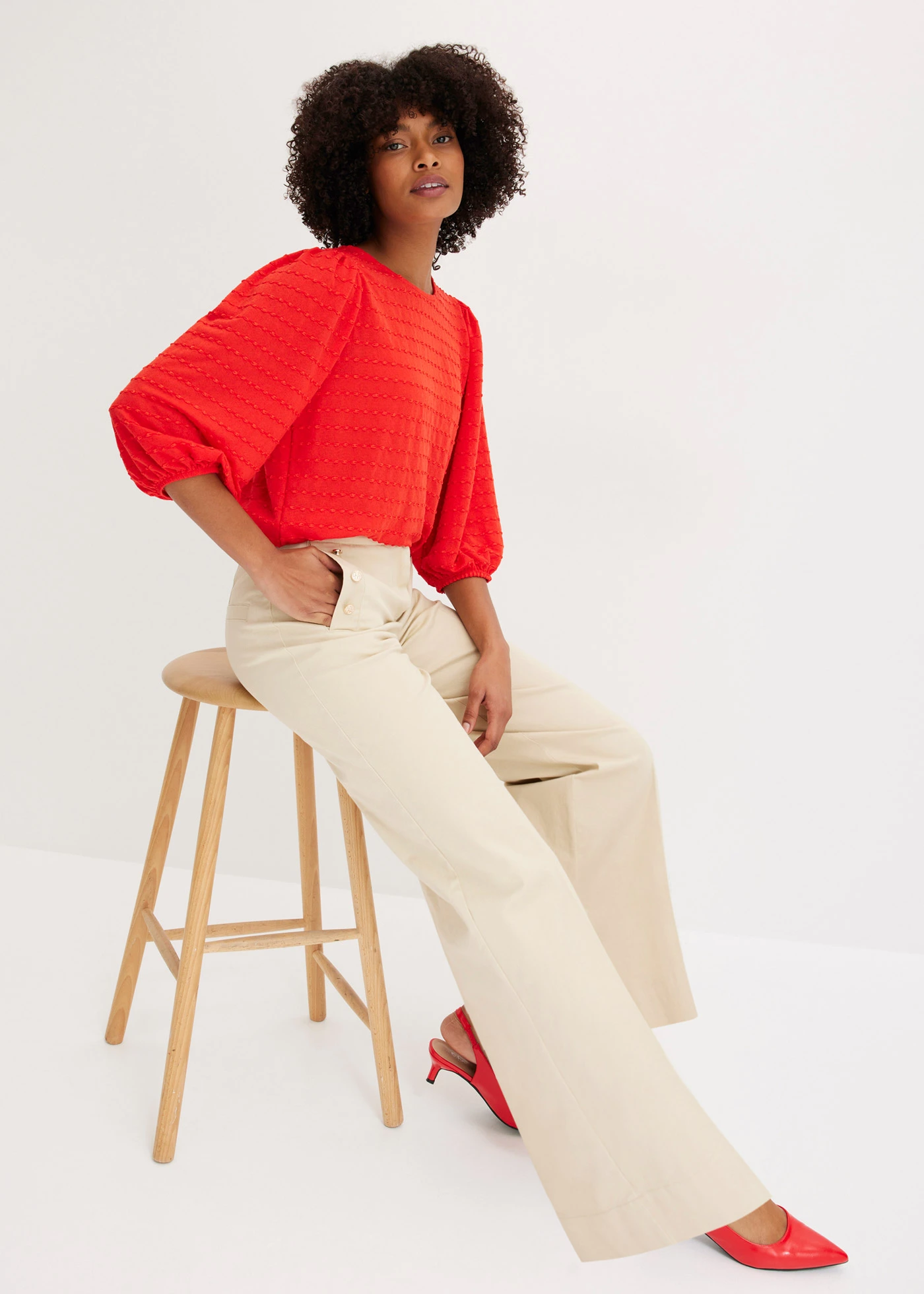 Twill broek met docoratieve knopen • lichtsand • bonprix online shop