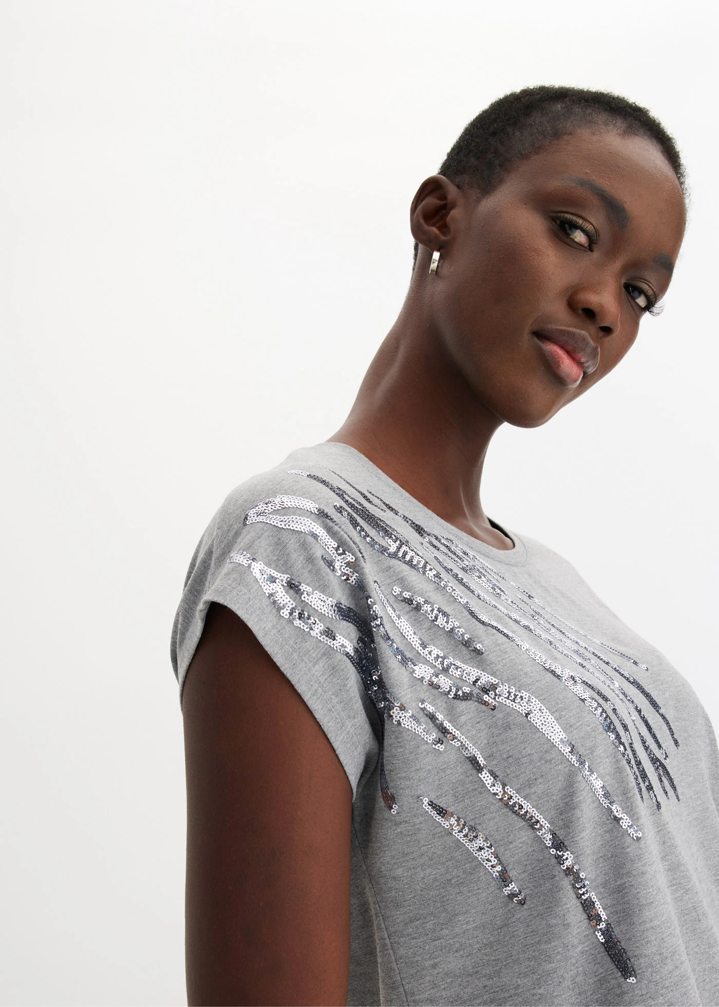 T-shirt à sequins • gris chiné • Boutique bonprix