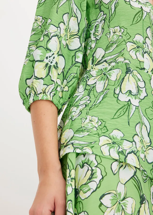 Blouse van een fijne viscosemix • klavergroen gebloemd • product-page.page-title-suffix