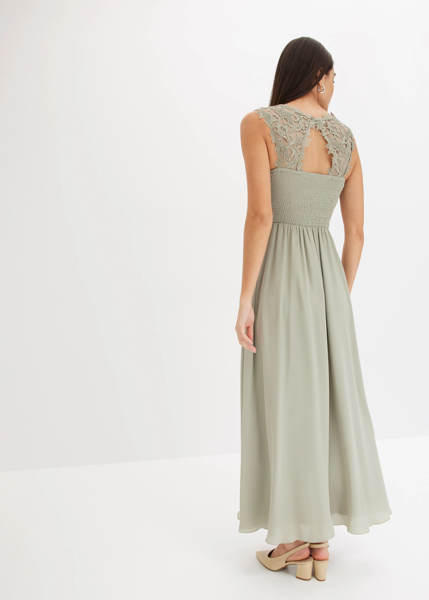 Robe longue de soirée à dentelle • gris vert • Boutique bonprix
