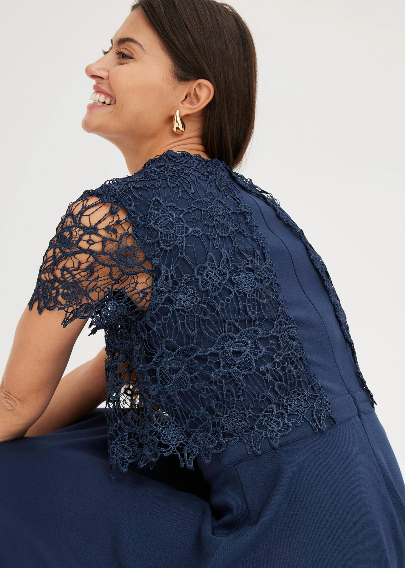 Robe midi avec empiècement dentelle • bleu foncé • Boutique bonprix