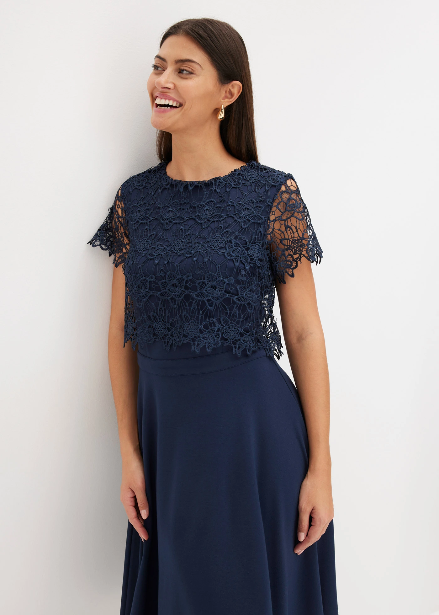 Robe midi avec empiècement dentelle • bleu foncé • Boutique bonprix