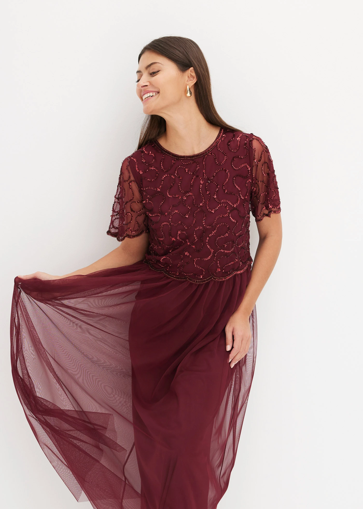 Robe longue raffinée en tulle avec sequins brodés • rouge foncé • Boutique bonprix