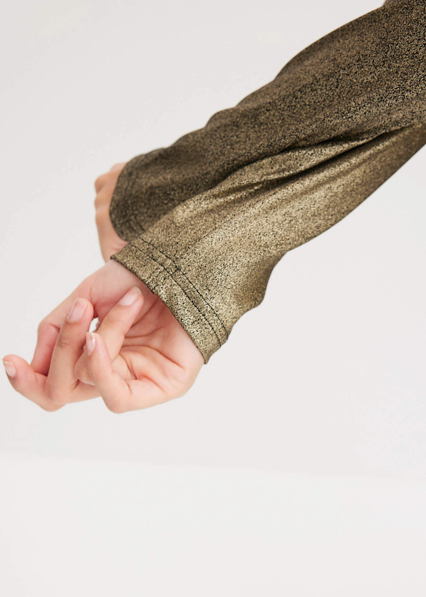 Longsleeve met cut-outs • goudkleur-zwart • bonprix online shop