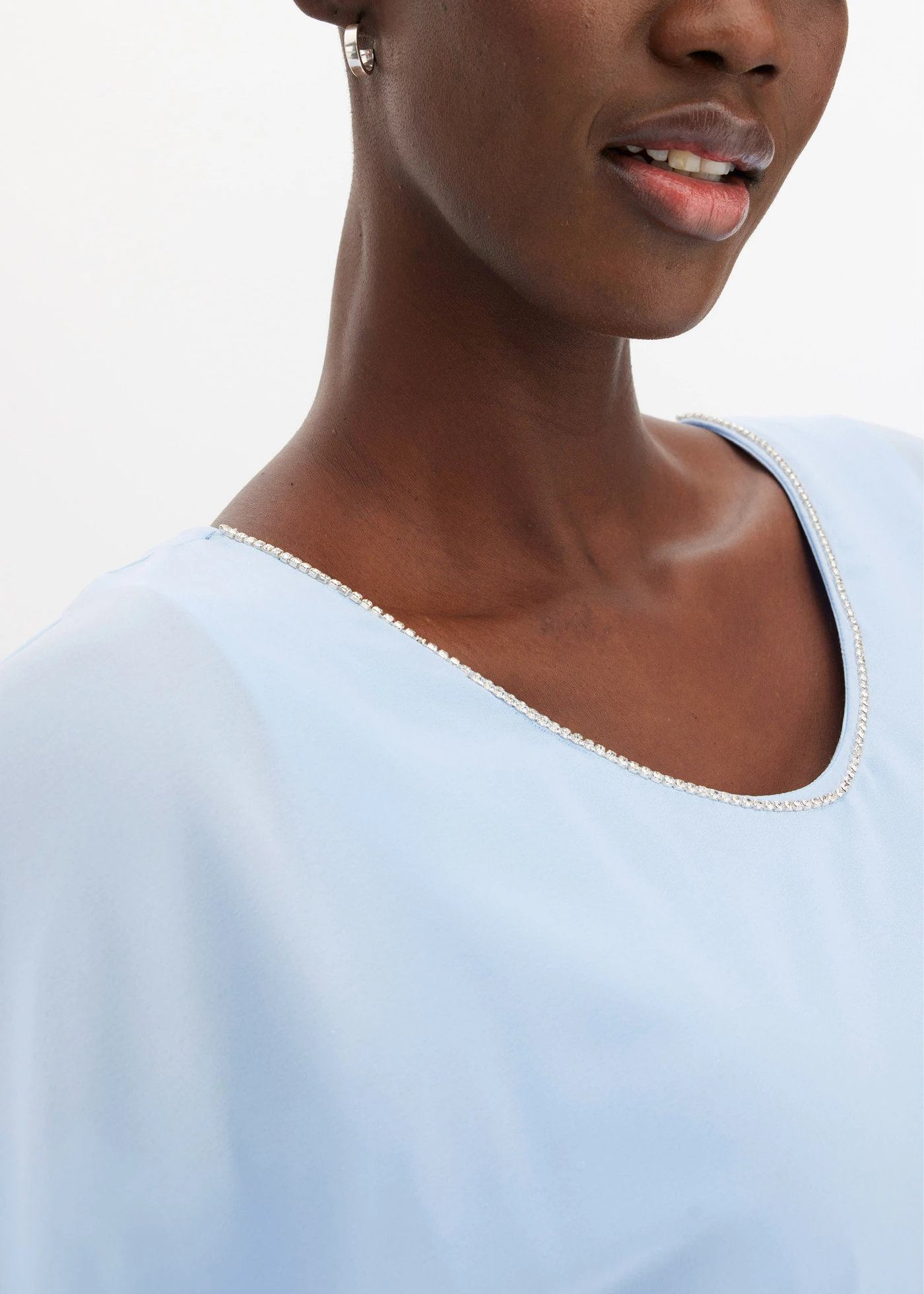 Chiffon tuniek met strass • lichtblauw • bonprix online shop